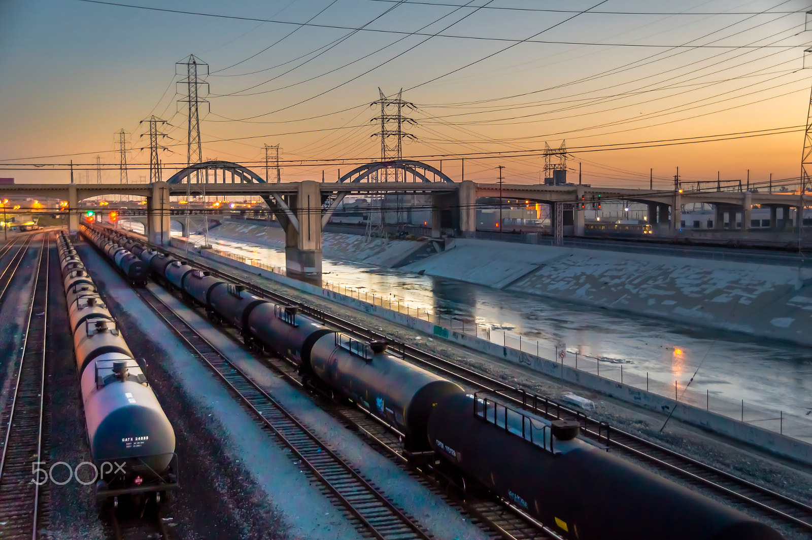Sony DT 18-250mm F3.5-6.3 sample photo. 6th street bridge and depot photography