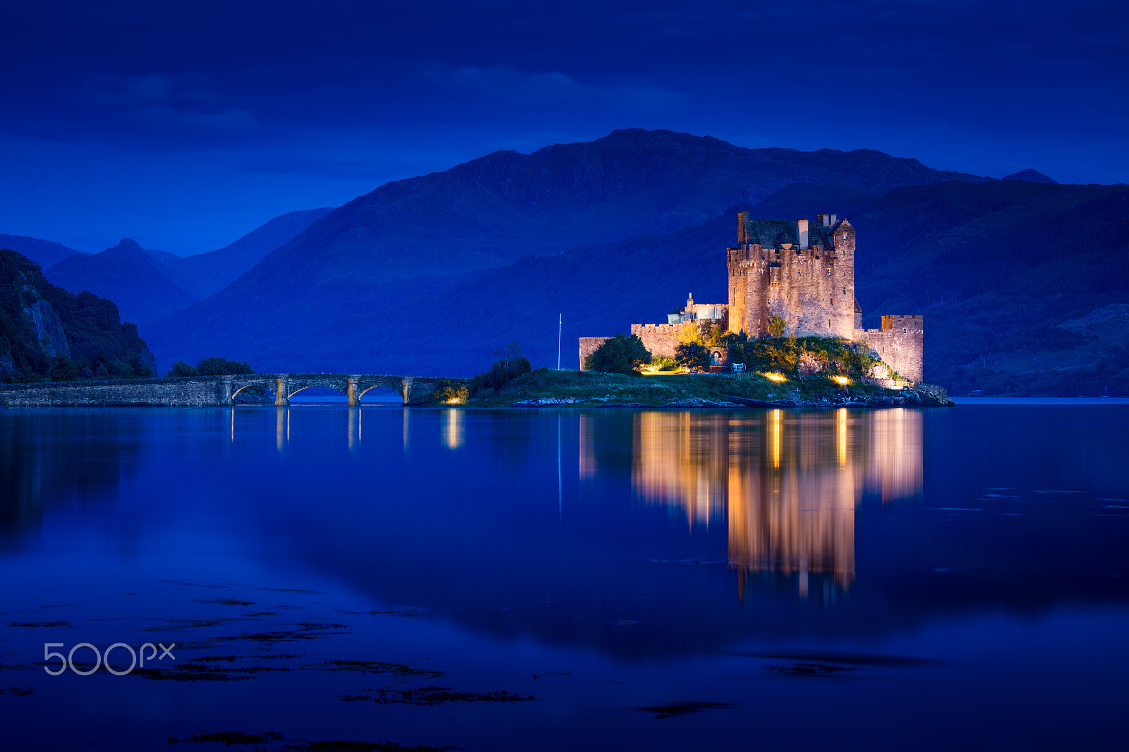 Canon EF 70-200mm F4L IS USM sample photo. Eillean donan castle at dusk photography