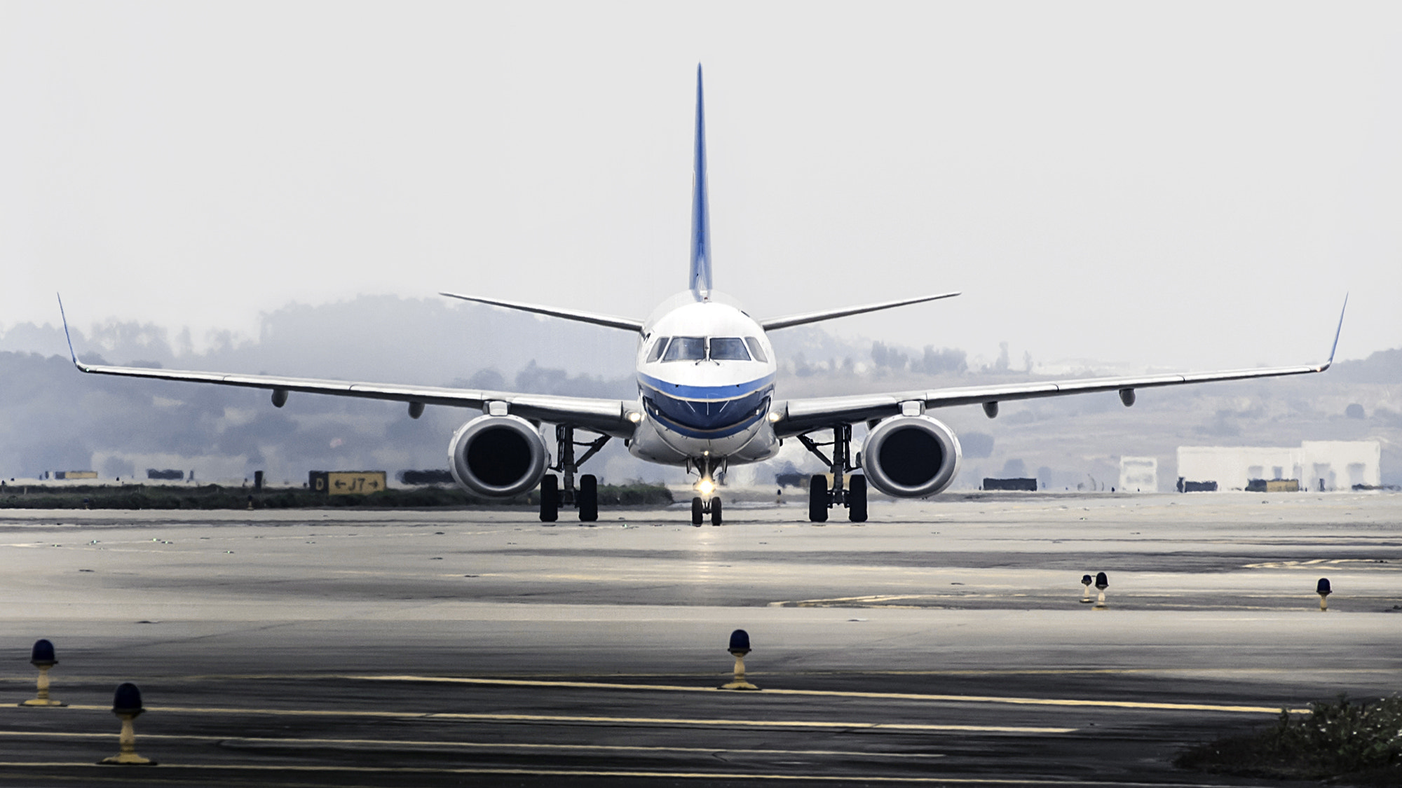 AF Nikkor 70-210mm f/4-5.6D sample photo. Plane photography