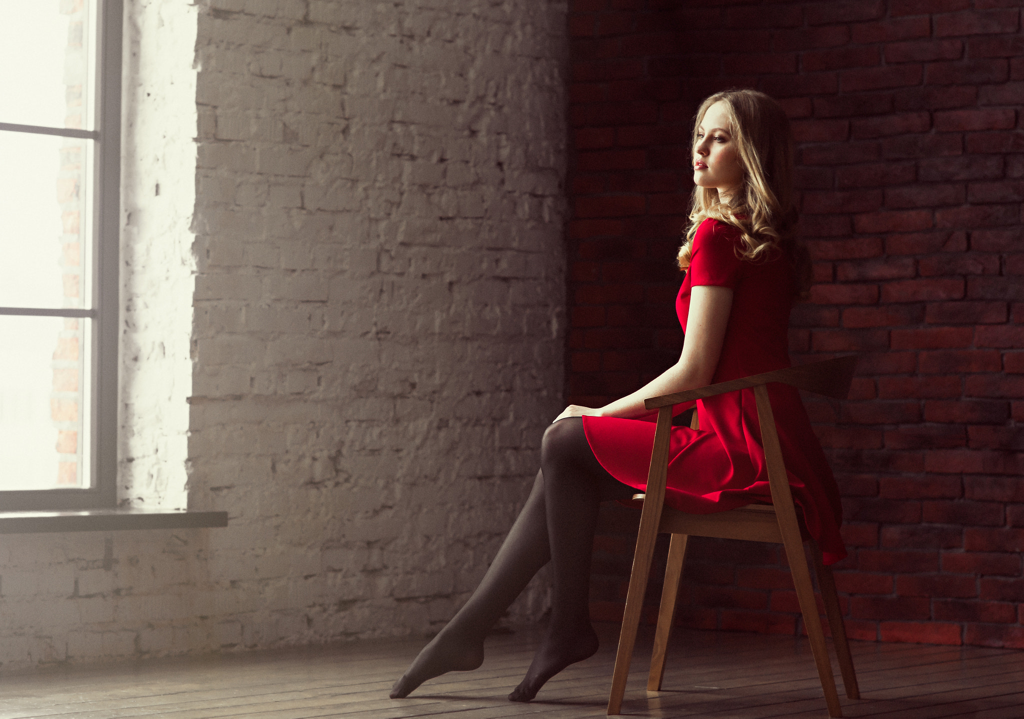 85mm F1.4 sample photo. Anya red photography
