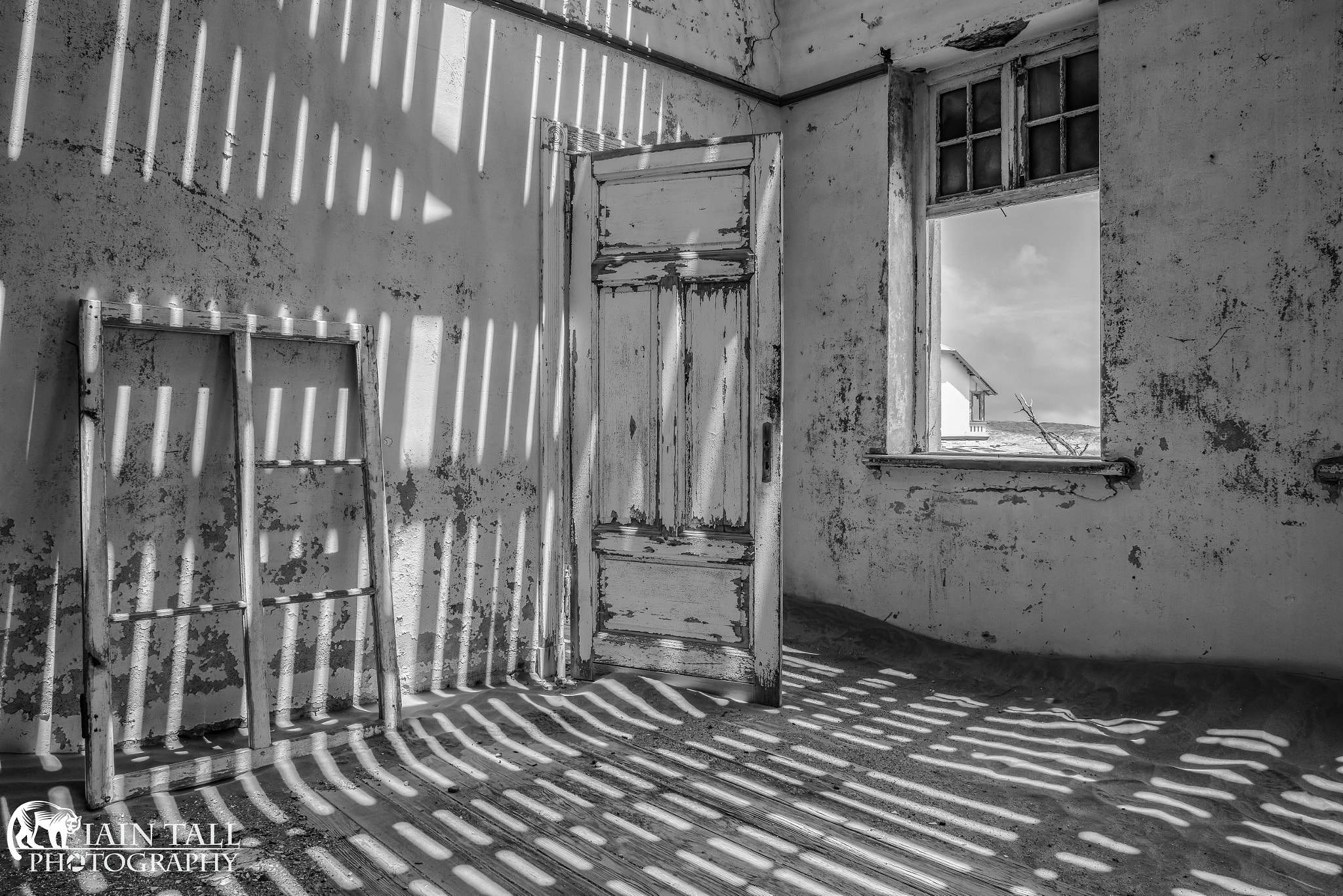 Canon TS-E 24mm f/3.5L sample photo. Time to escape photography