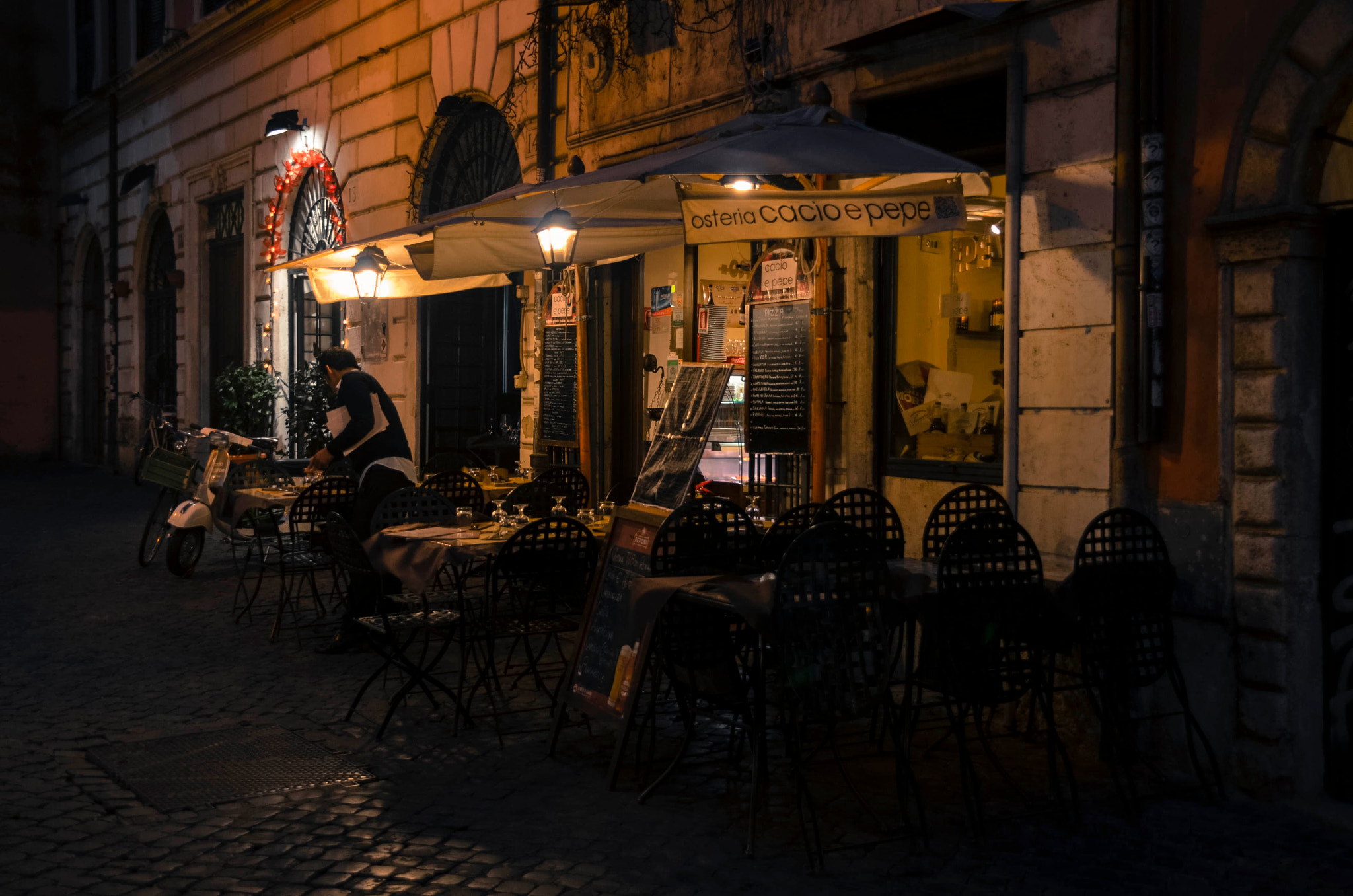 Nikon D5100 + Sigma 18-200mm F3.5-6.3 DC sample photo. Trastevere photography