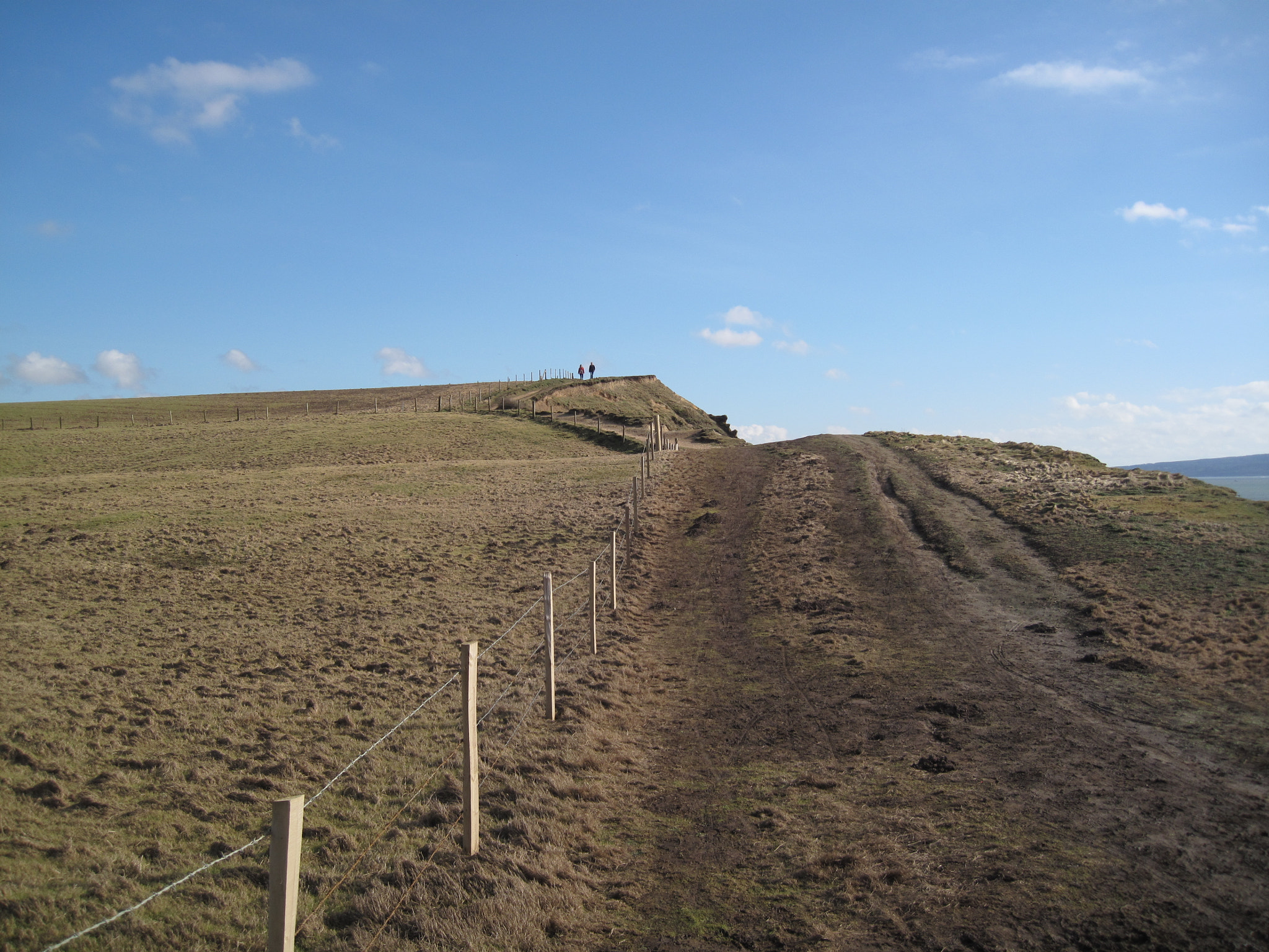 Canon PowerShot SD990 IS (Digital IXUS 980 IS / IXY Digital 3000 IS) sample photo. Two people at the top photography
