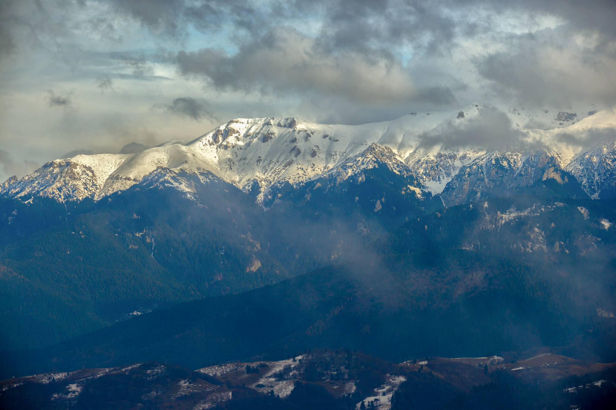 Sigma 150-500mm F5-6.3 DG OS HSM sample photo. Misty mountains photography