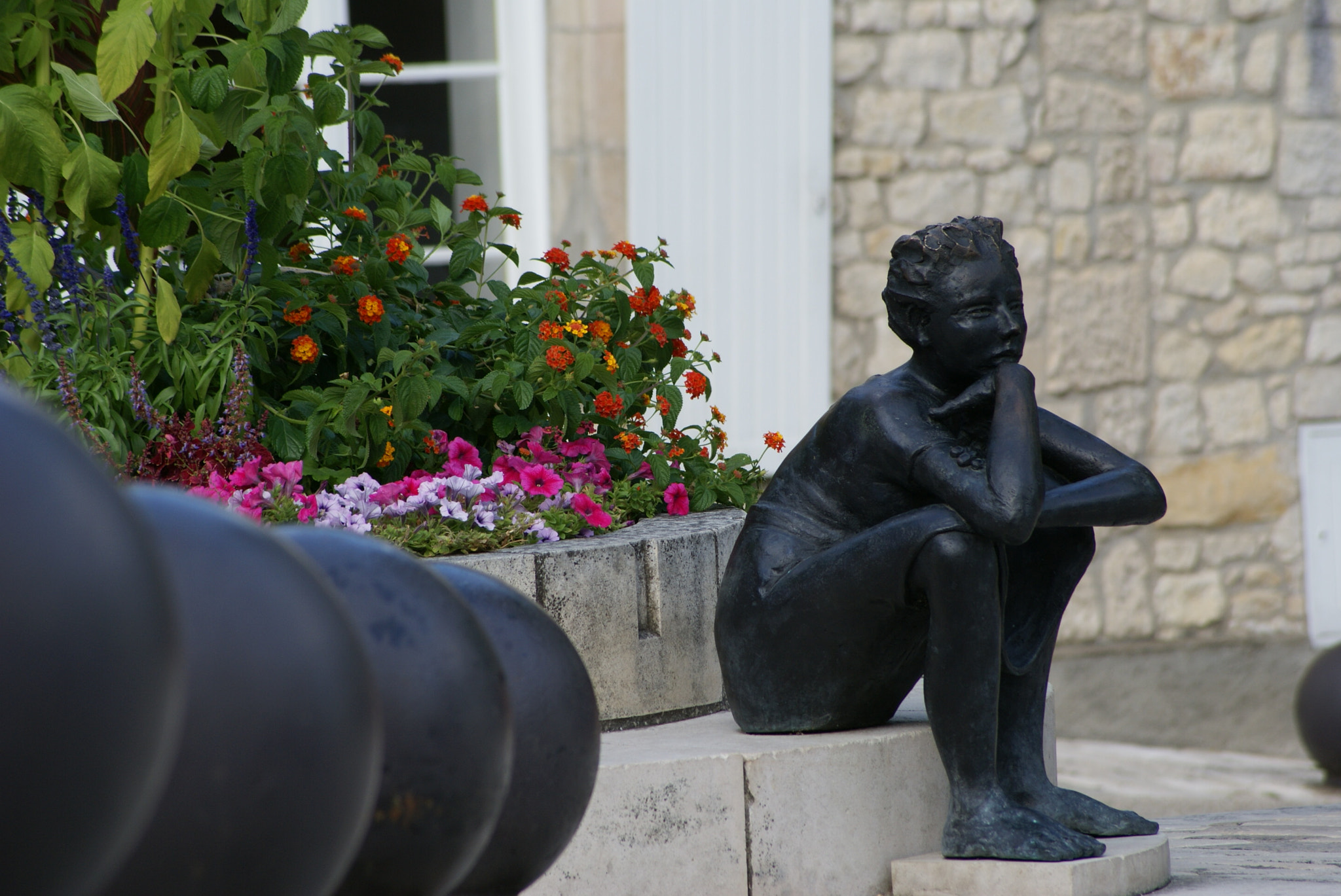 Sony Alpha DSLR-A300 + Sony DT 55-200mm F4-5.6 SAM sample photo. Sculture photography