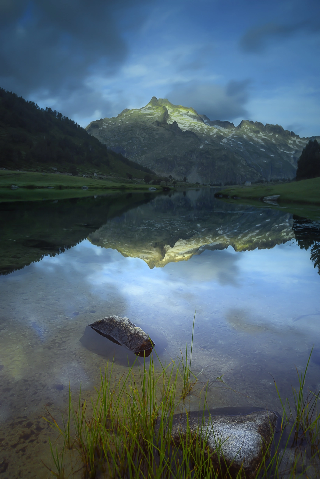 Nikon D600 + Sigma 18-35mm F3.5-4.5 Aspherical sample photo. El lago. photography