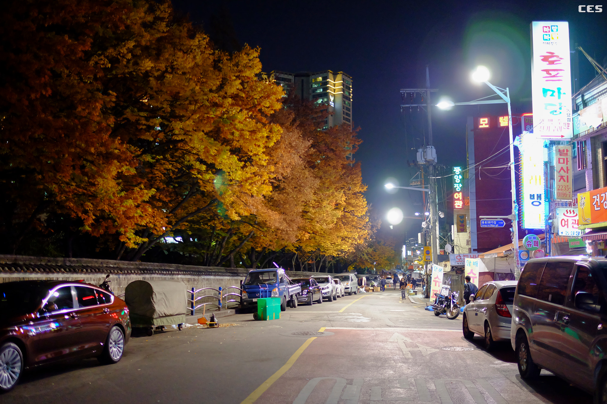 Fujifilm X-A2 + Fujifilm XF 23mm F1.4 R sample photo. Night of flea market photography