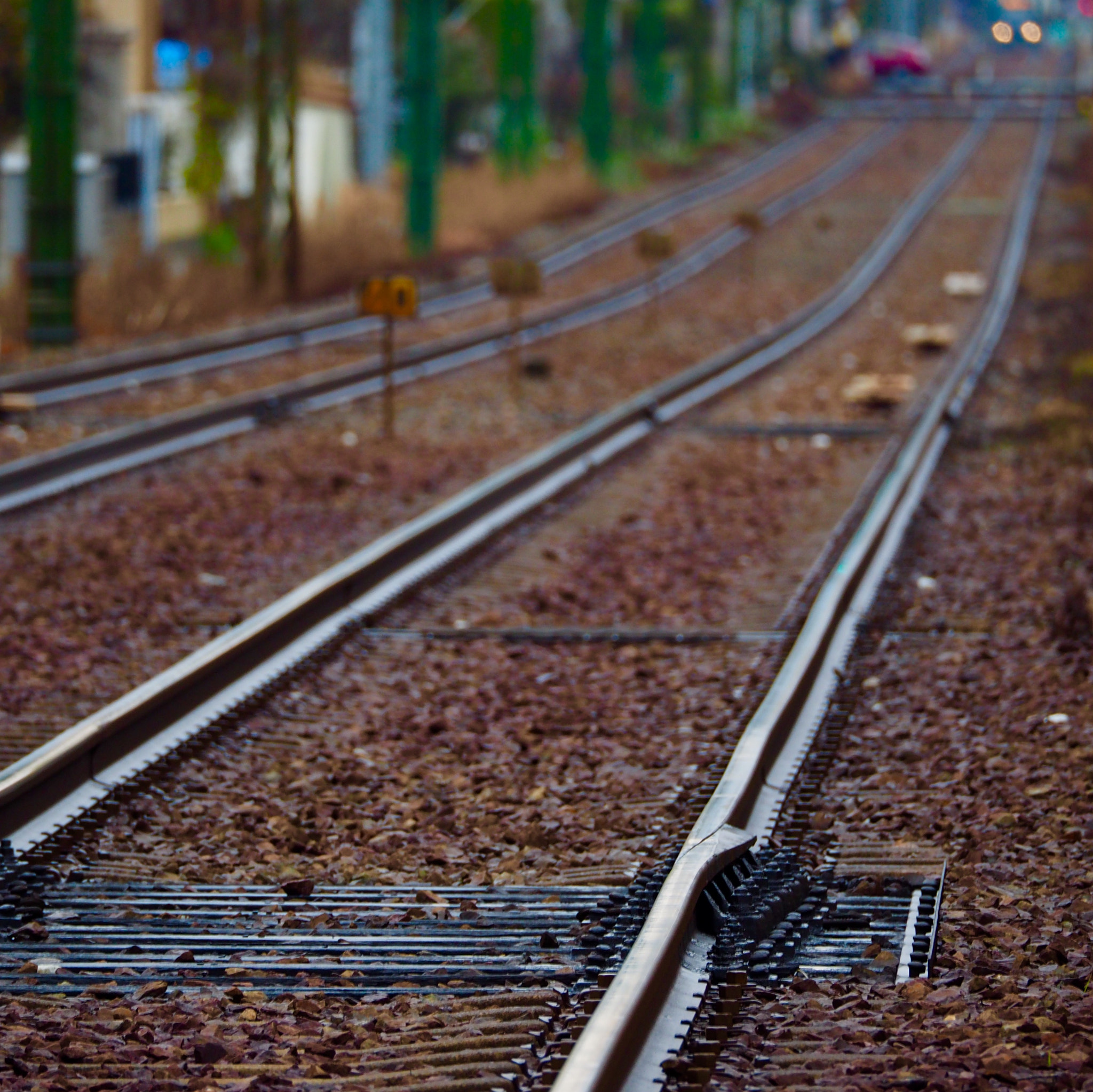 Olympus OM-D E-M10 II sample photo. 線路 lines photography