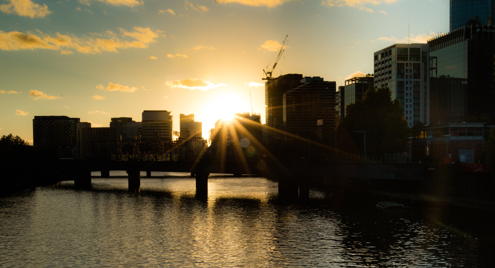 Canon EOS M3 + Canon EF-S 18-135mm F3.5-5.6 IS STM sample photo. Sunset on melbourne photography