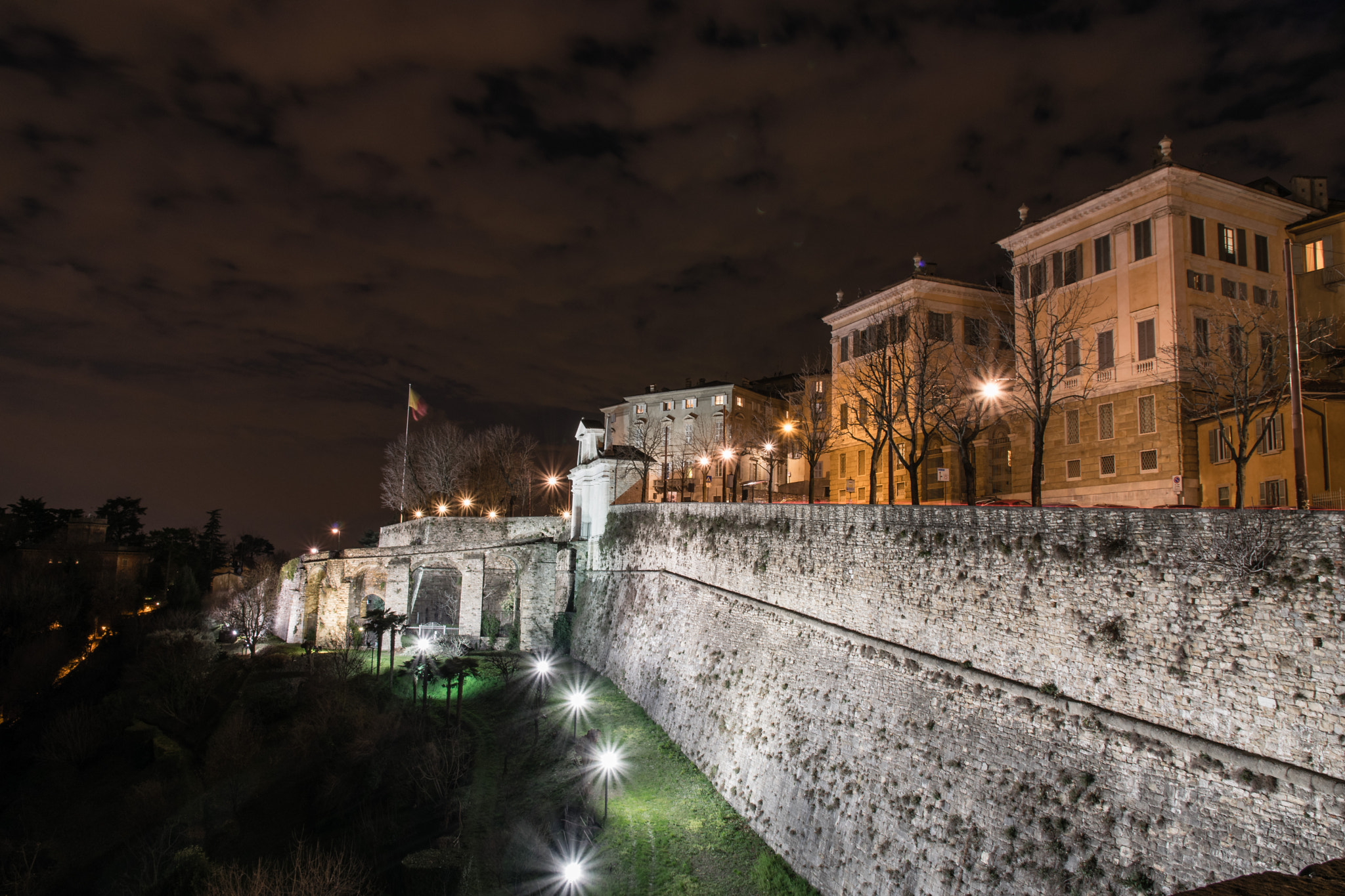 Sigma 17-70mm F2.8-4 DC Macro OS HSM | C sample photo. Venetian walls photography