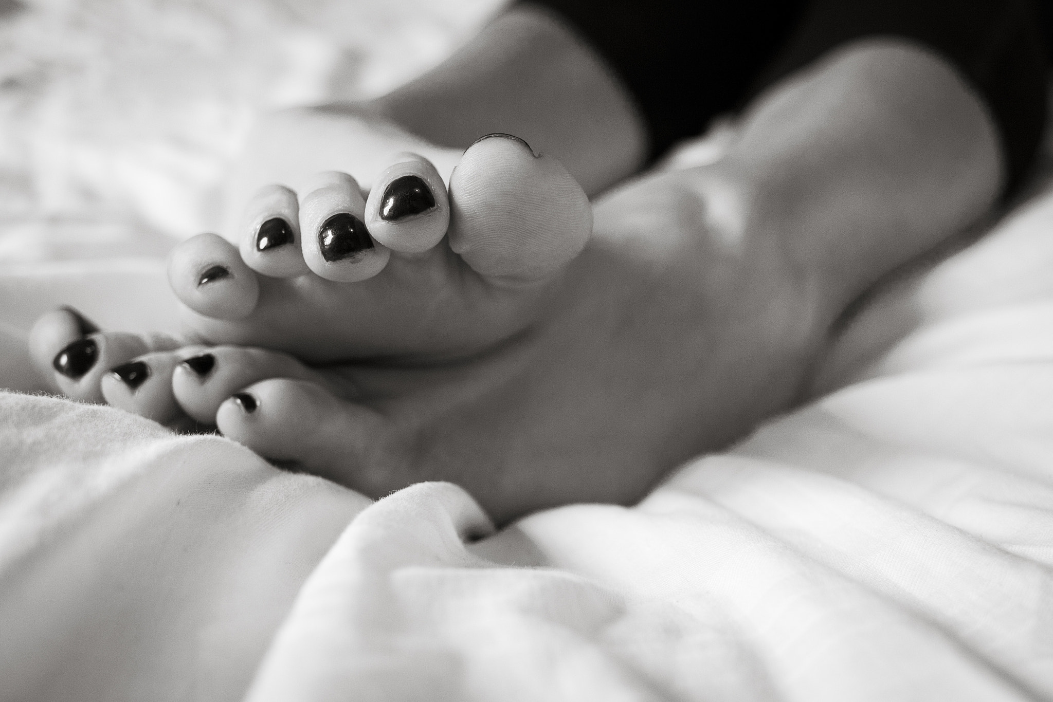 Canon EF 24mm F2.8 IS USM sample photo. Toes with enamel... photography