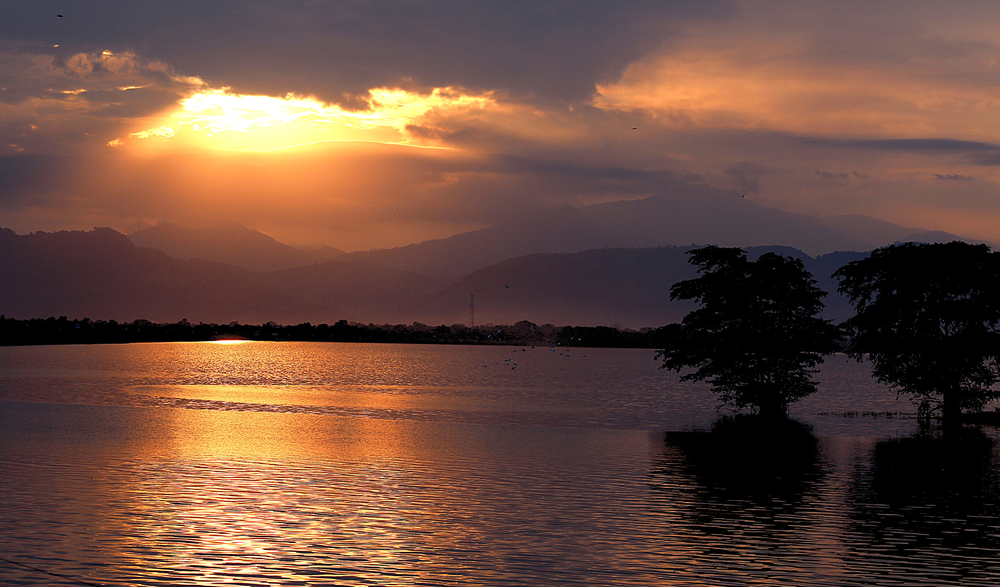 Canon EF 28-135mm F3.5-5.6 IS USM sample photo. Sunset@lake photography