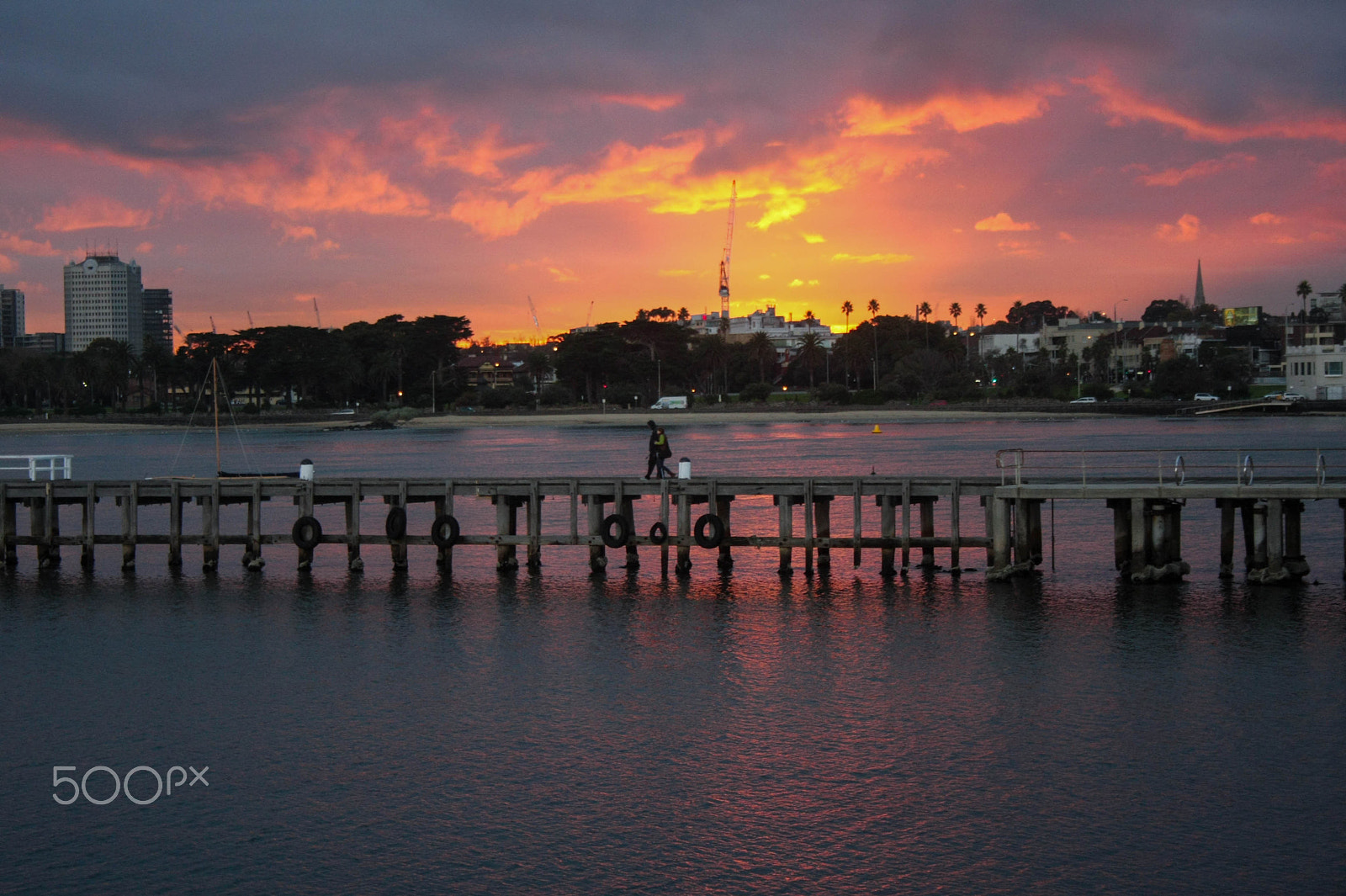Canon EOS 40D + Canon EF-S 18-55mm F3.5-5.6 sample photo. Sunrise in st. kilda beach photography