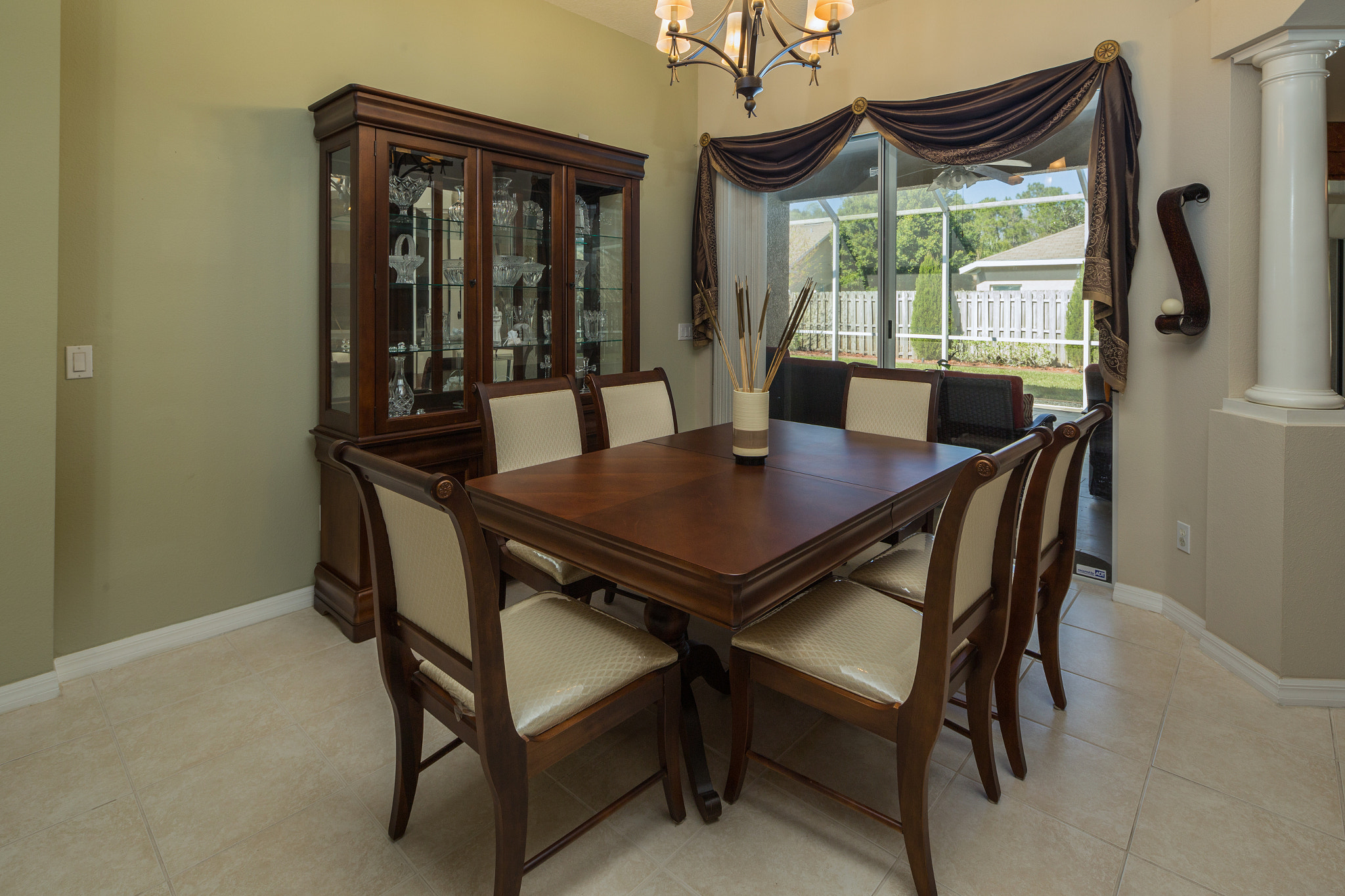 Canon TS-E 17mm F4L Tilt-Shift sample photo. Dining room photography