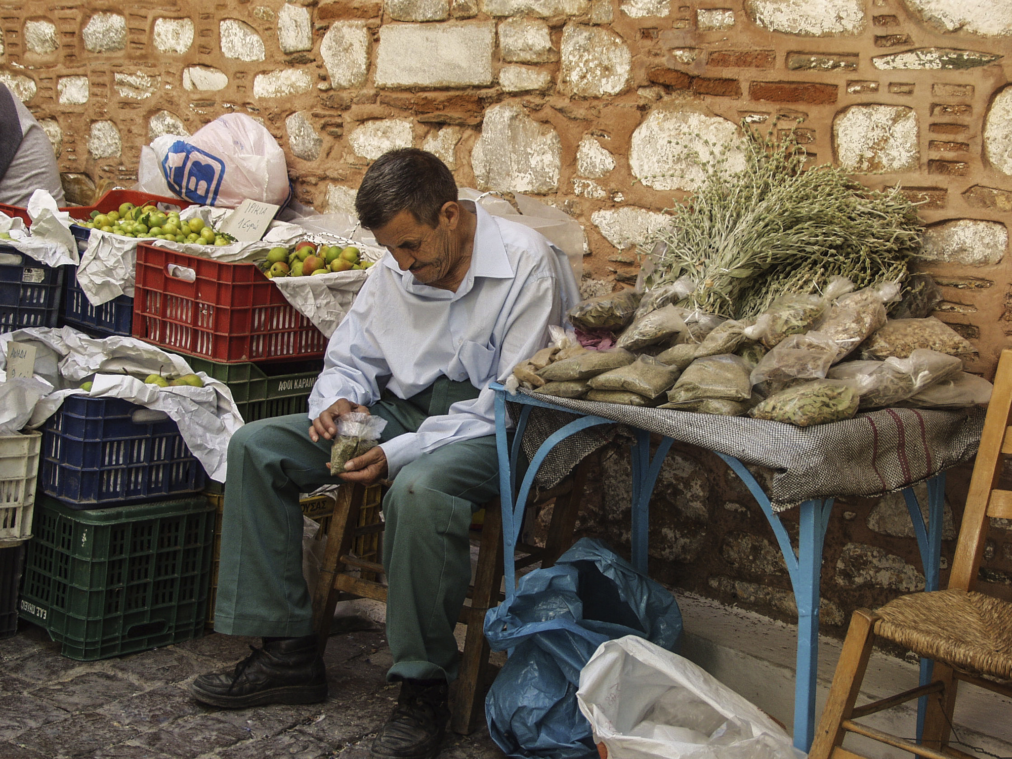 Olympus E-10 sample photo. Herbs seller photography