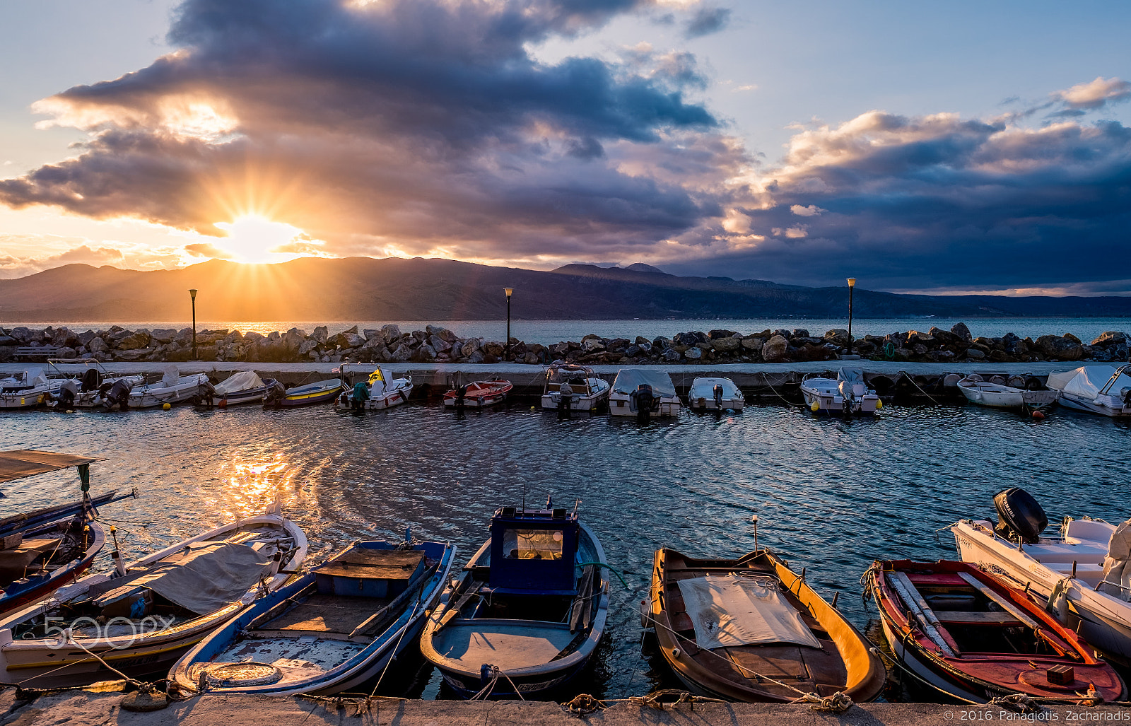 Fujifilm X-E2 + Fujifilm XF 16mm F1.4 R WR sample photo. Boats on sunset photography