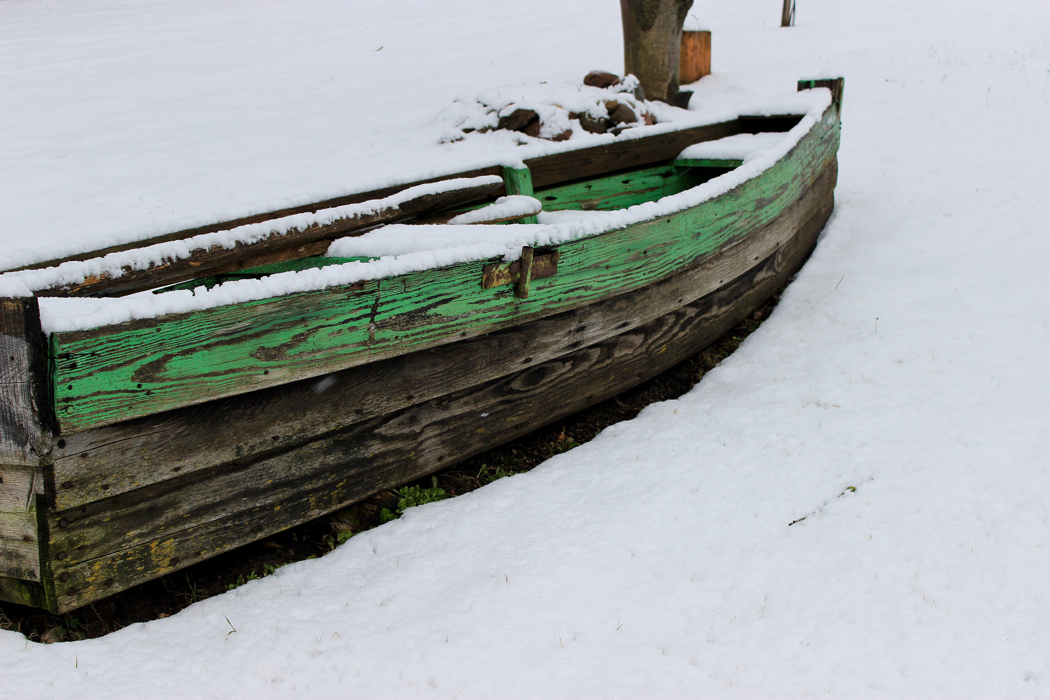 Canon EF-S 18-55mm F3.5-5.6 III sample photo. Lonely boat in winter photography
