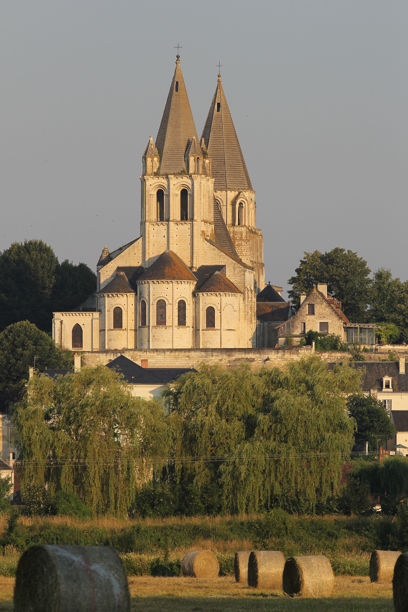 Canon EOS 60D + Canon EF 200mm F2.8L II USM sample photo. Collégiale st ours (loches france) photography
