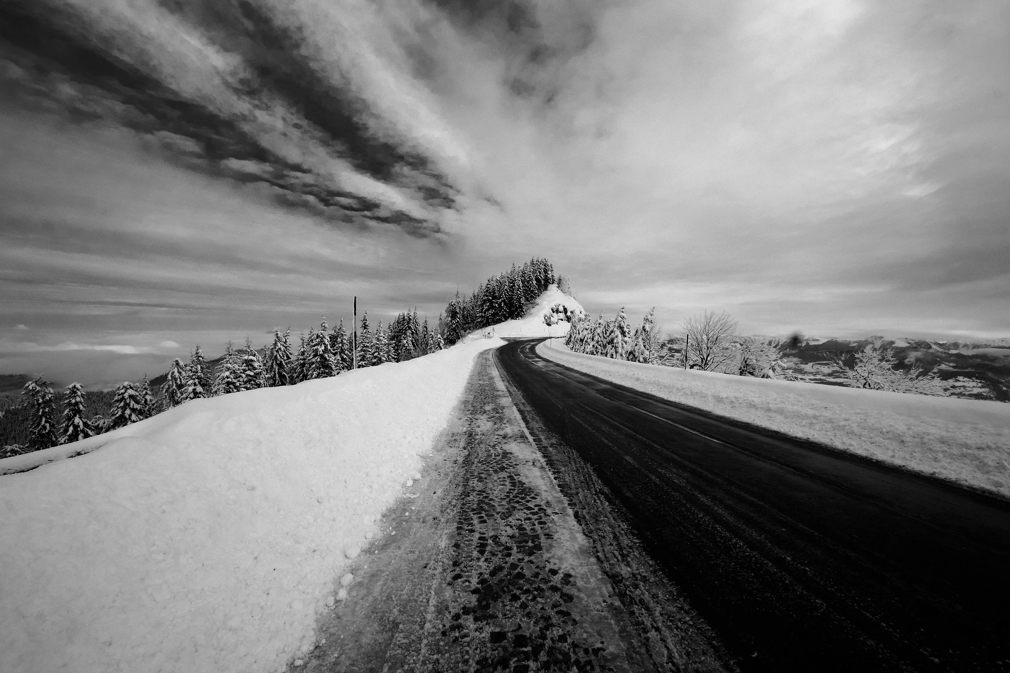 Sigma 8-16mm F4.5-5.6 DC HSM sample photo. Rossfeldstraße photography