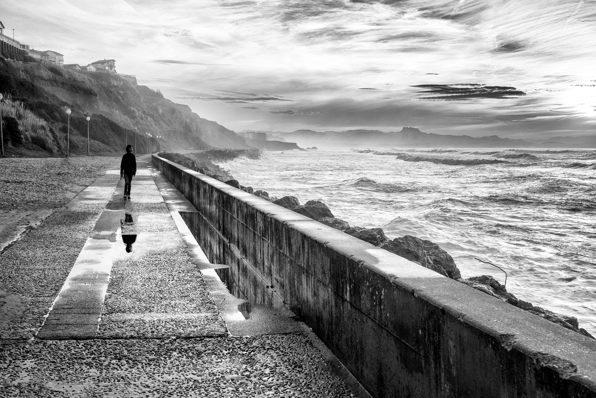Minolta AF 35mm F2 [New] sample photo. Walk at the edge of the beach photography