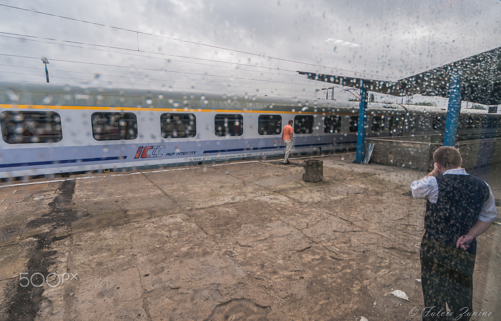 Sigma 12-24mm F4.5-5.6 EX DG Aspherical HSM sample photo. Taking a train photography
