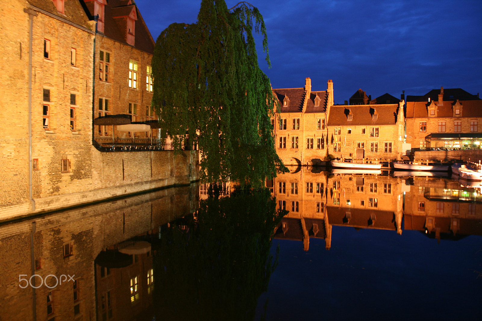 Canon EOS 400D (EOS Digital Rebel XTi / EOS Kiss Digital X) sample photo. In bruges photography