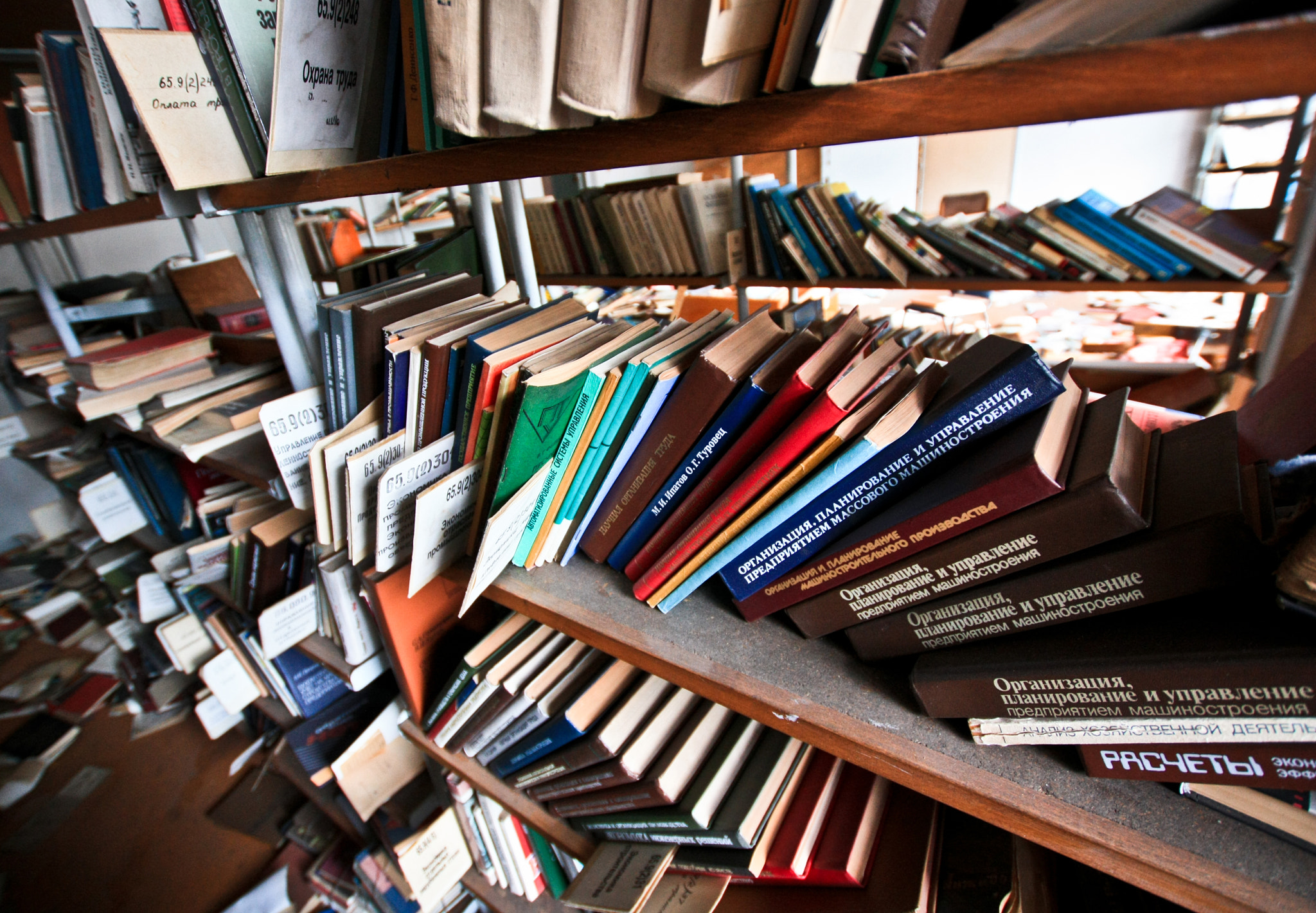 Sigma 10-20mm F3.5 EX DC HSM sample photo. Abandoned library photography