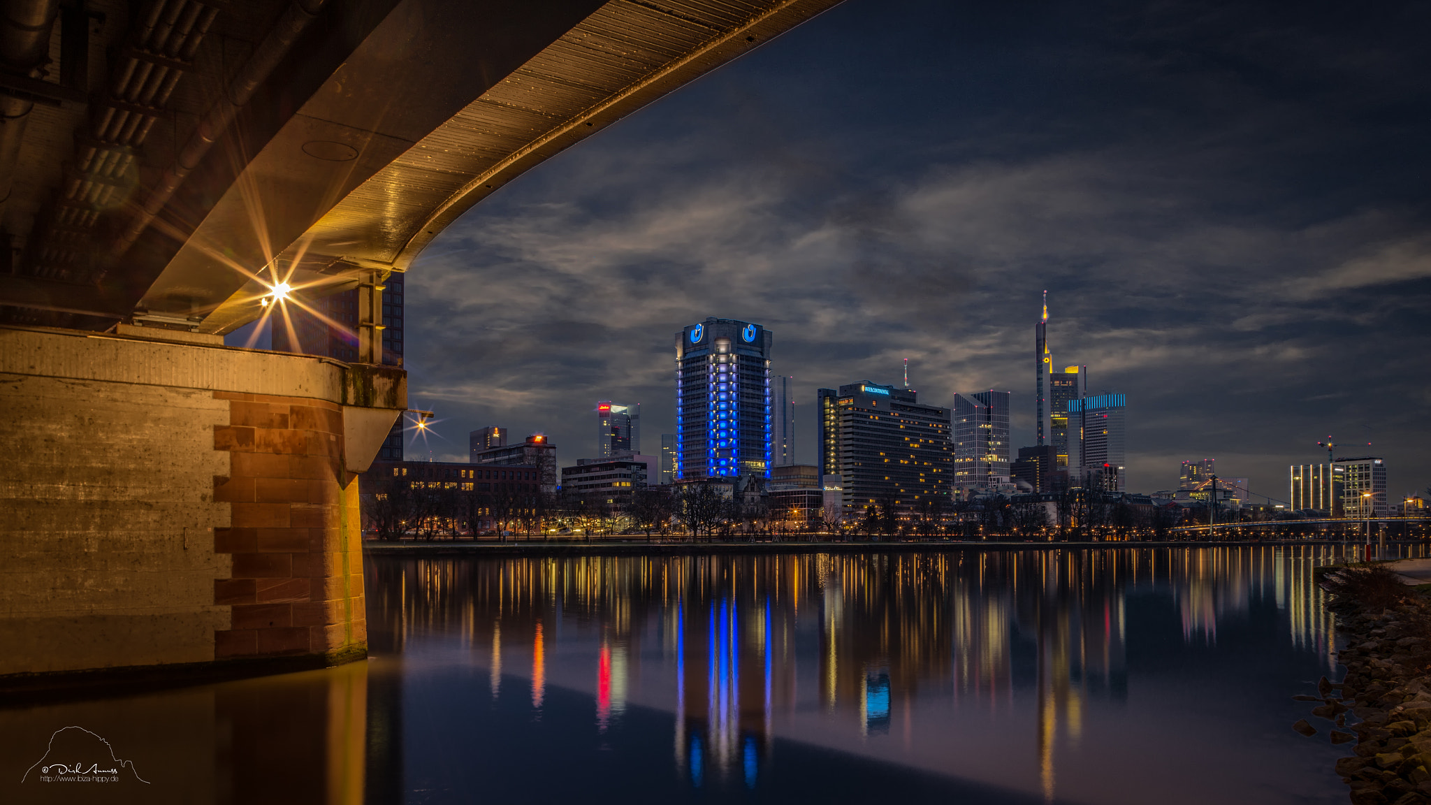 Canon EOS 6D + Canon TS-E 24mm f/3.5L sample photo. Mainhattan skyline from underneath the peace bridge photography