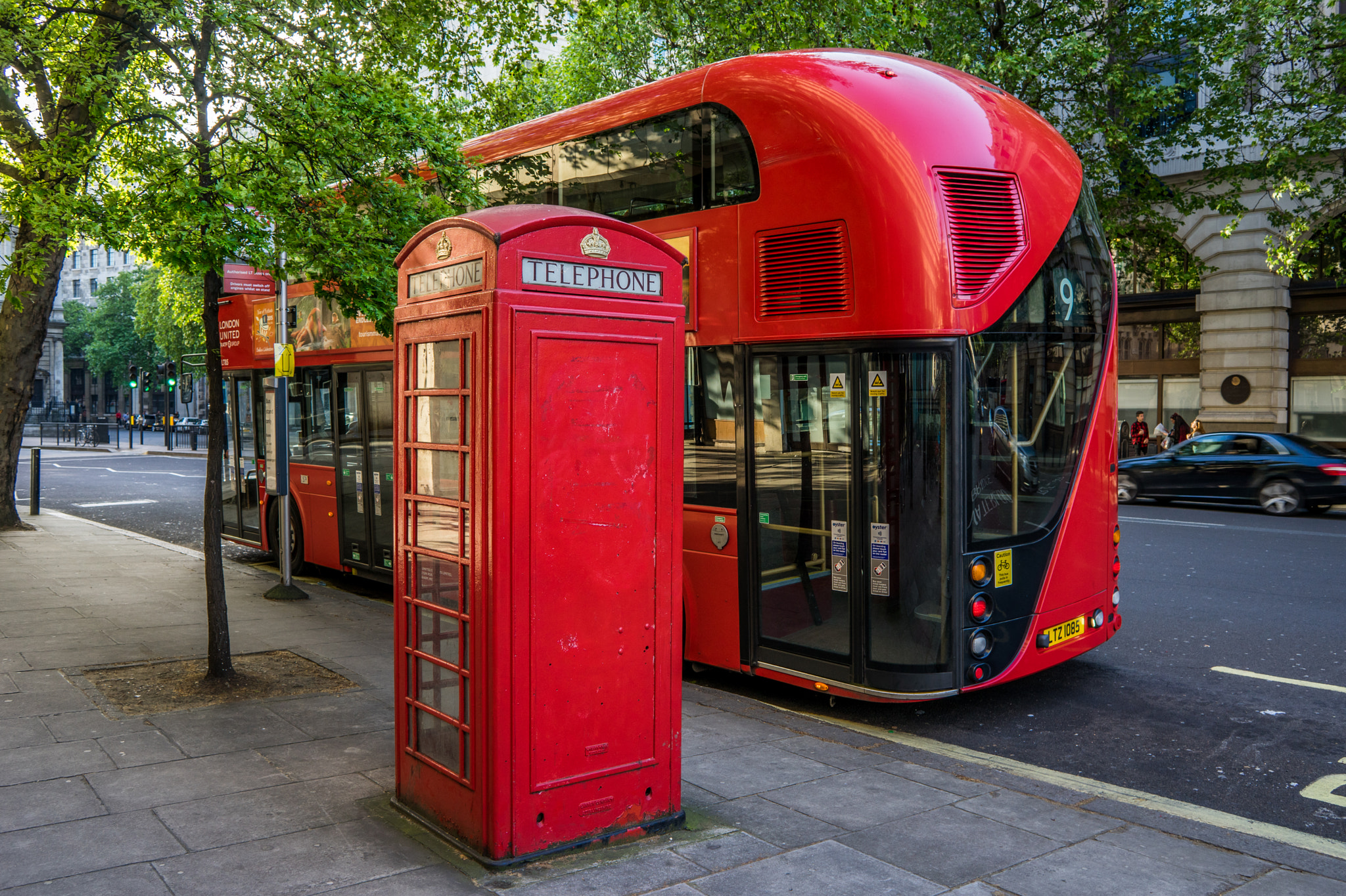 Sony a7 + Sony 28mm F2.8 sample photo. Red london photography