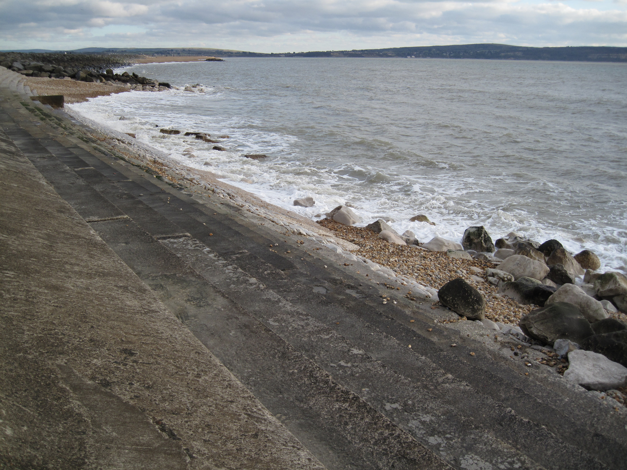 Canon PowerShot SD990 IS (Digital IXUS 980 IS / IXY Digital 3000 IS) sample photo. The sea wall photography