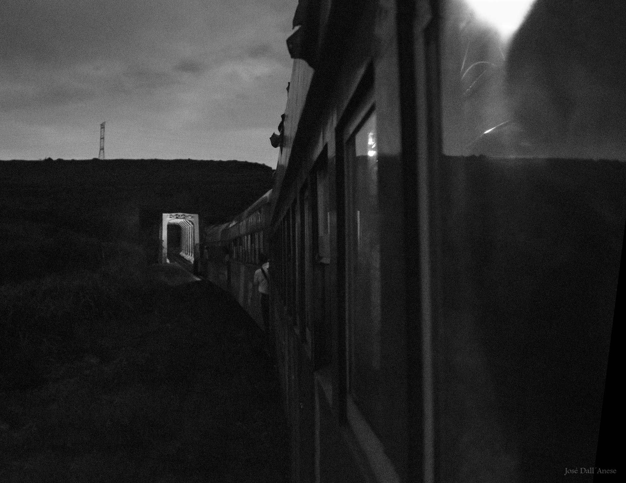 Canon EF 24-70mm F2.8L USM sample photo. Tren nocturno photography