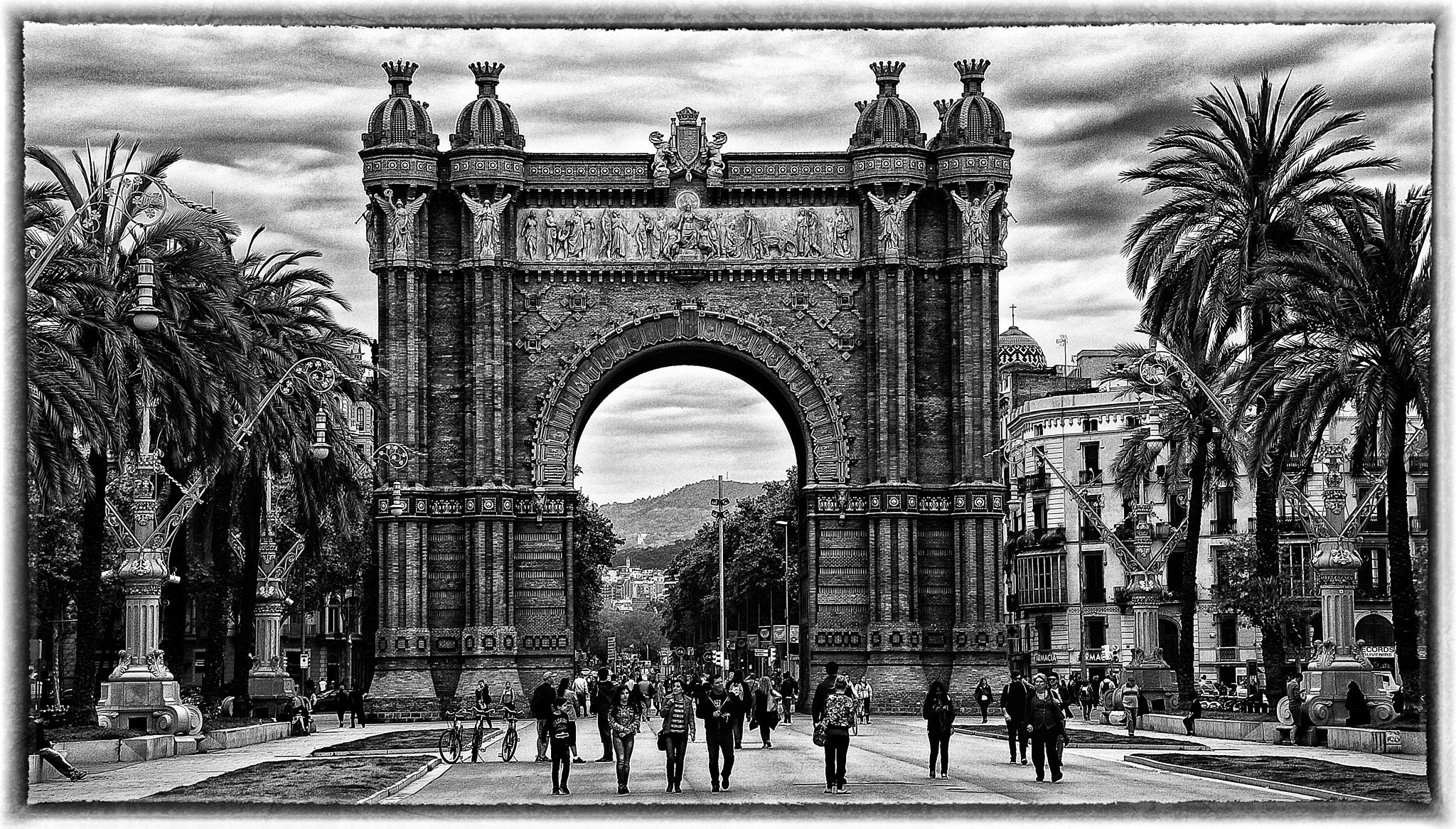 Nikon 1 V1 sample photo. Arc de triomf photography
