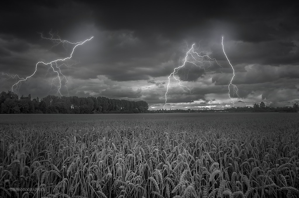 Pentax K-x sample photo. Lightning photography