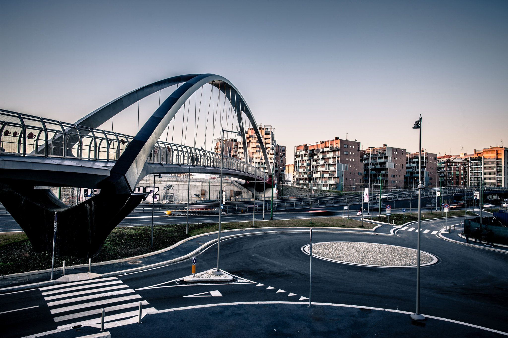 Canon EF 24mm F1.4L II USM sample photo. Vie di fuga photography