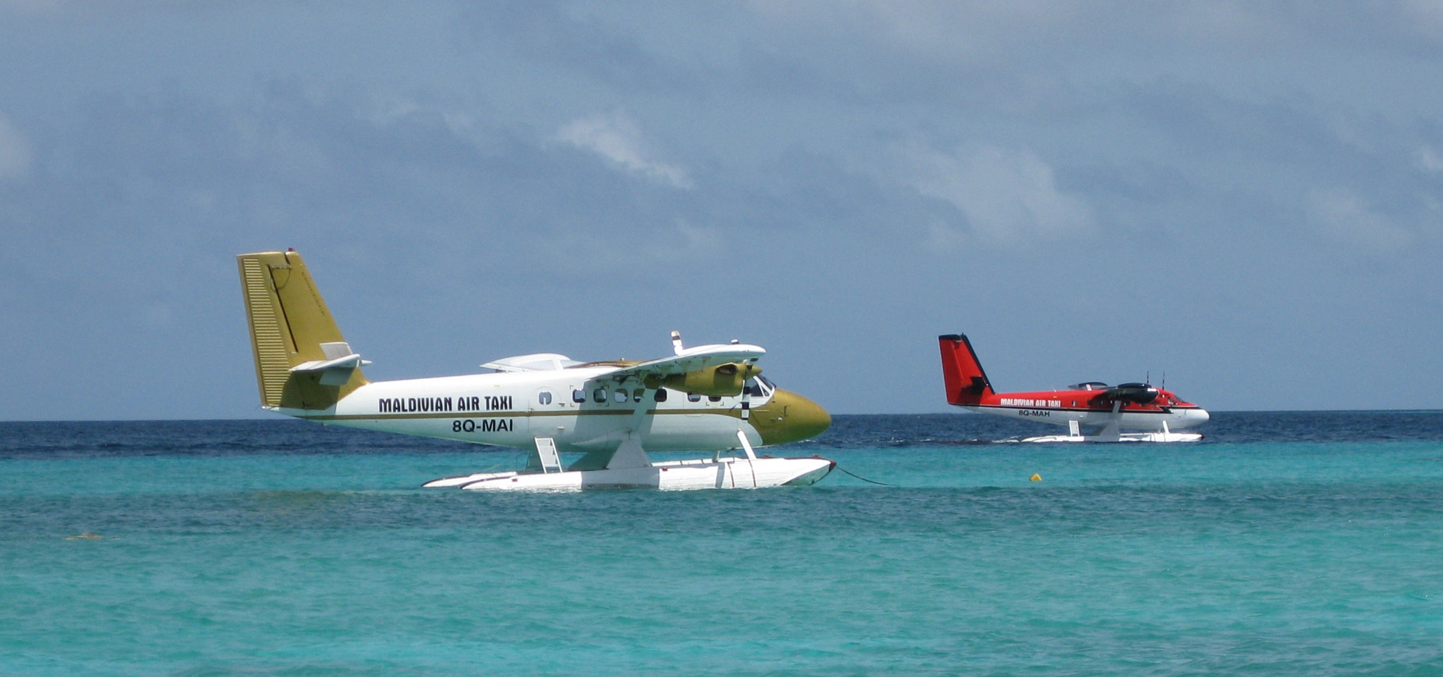 Canon PowerShot SD770 IS (Digital IXUS 85 IS / IXY Digital 25 IS) sample photo. Maldivian air taxi, de havilland dhc-6 twin otter photography