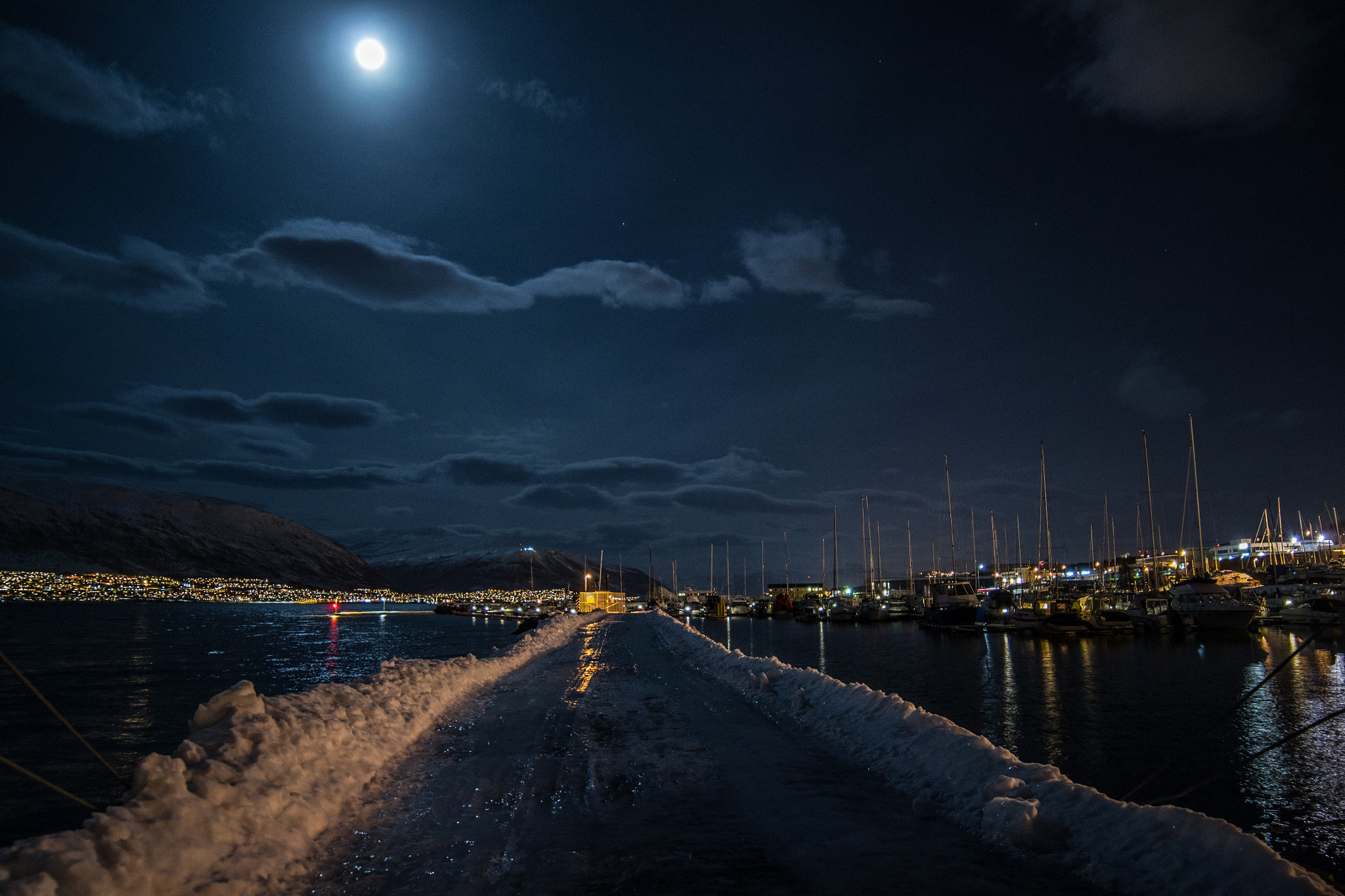 Samyang 14mm F2.8 ED AS IF UMC sample photo. Marina in tromsø photography