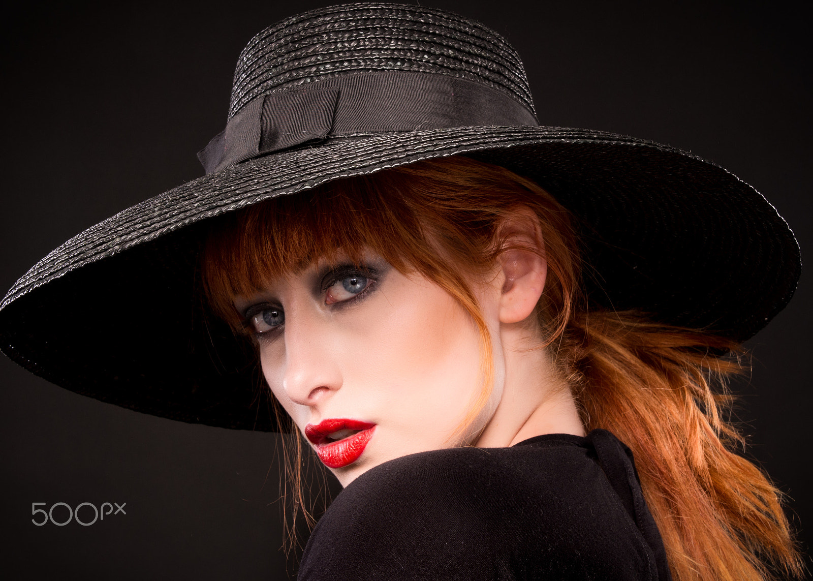 Panasonic Lumix G X Vario 12-35mm F2.8 ASPH Power OIS sample photo. Black hat, red lips photography