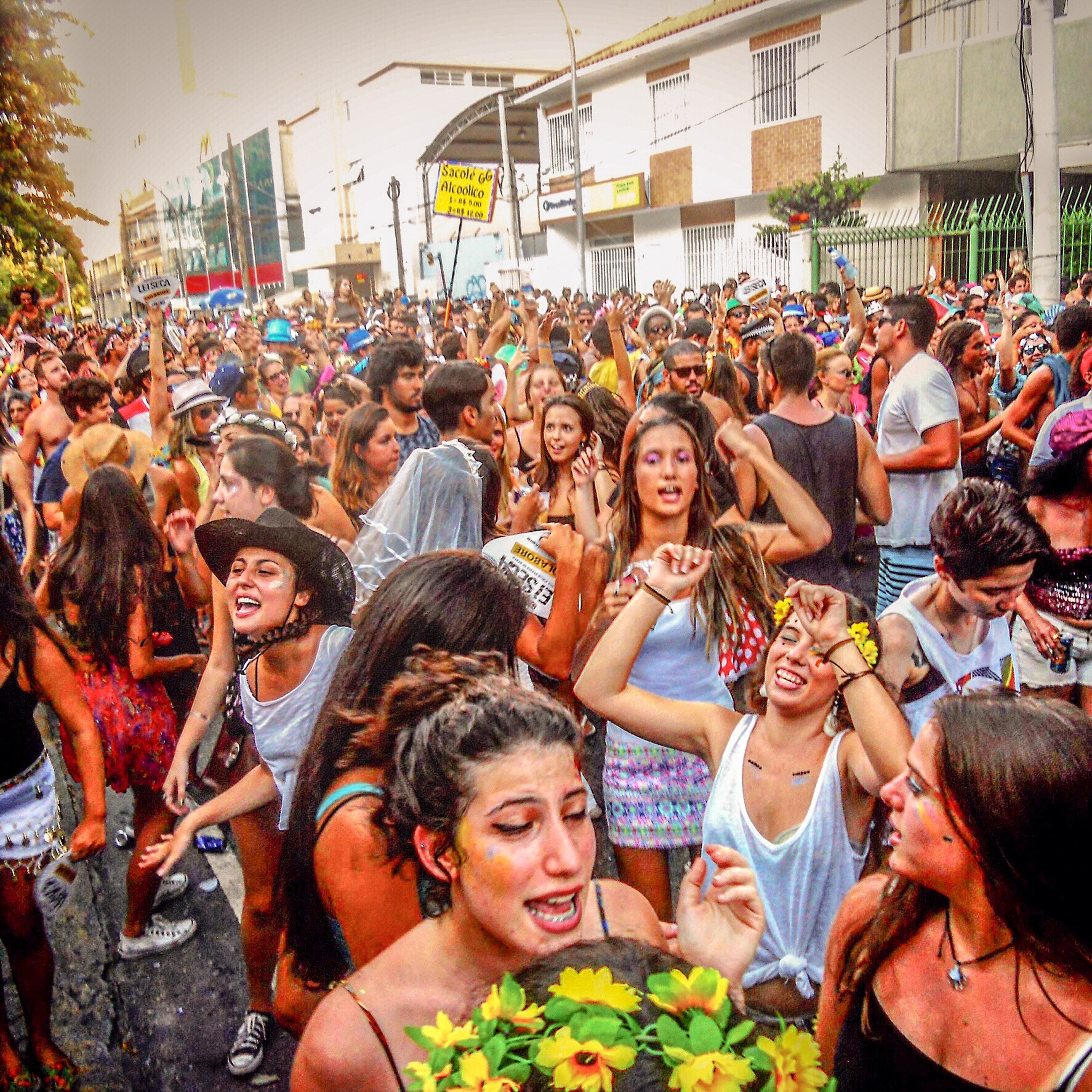 Nikon Coolpix S4000 sample photo. Carnaval in botafogo in rio de janeiro photography