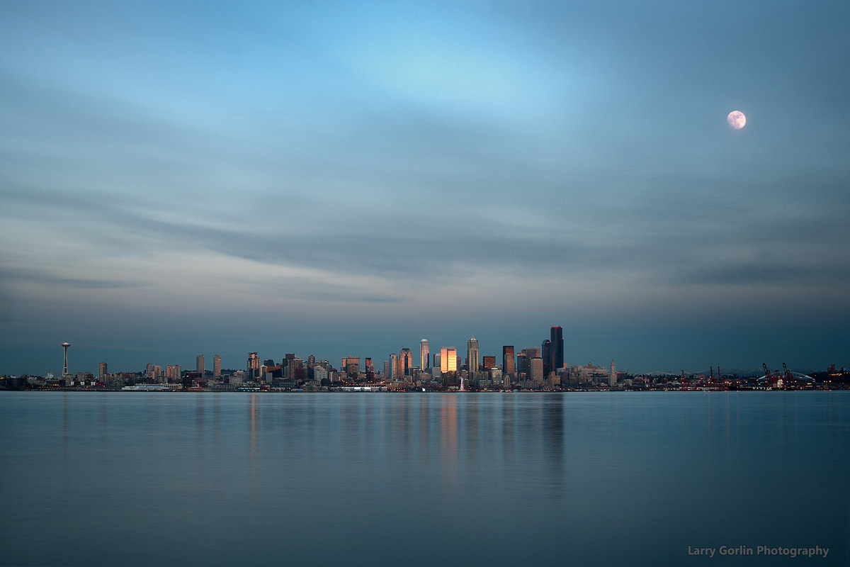 AF Zoom-Nikkor 28-70mm f/3.5-4.5D sample photo. Moon over seattle photography