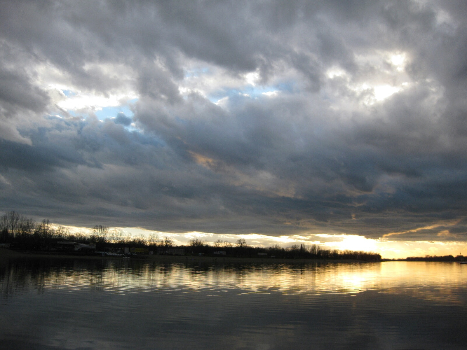 Canon PowerShot SD770 IS (Digital IXUS 85 IS / IXY Digital 25 IS) sample photo. Sunset photography