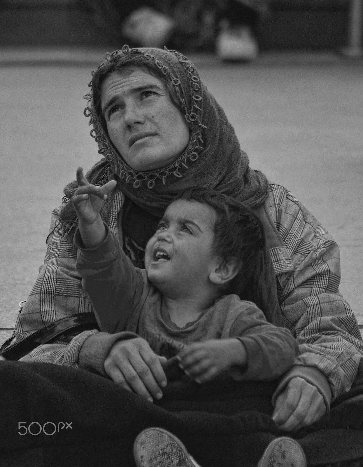 Pentax K10D + smc PENTAX-DA L 50-200mm F4-5.6 ED sample photo. Syrian women and children photography