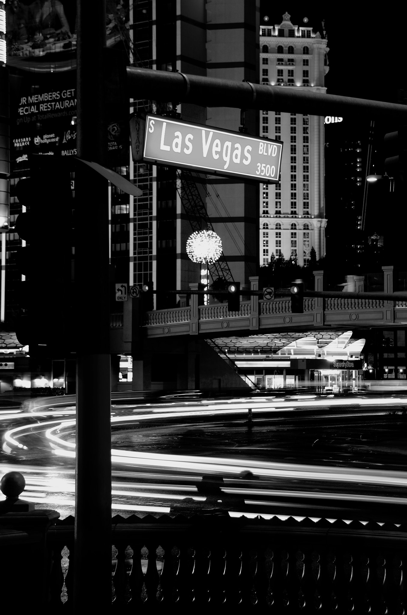 Sigma 18-250mm F3.5-6.3 DC Macro OS HSM sample photo. Las vegas at night photography