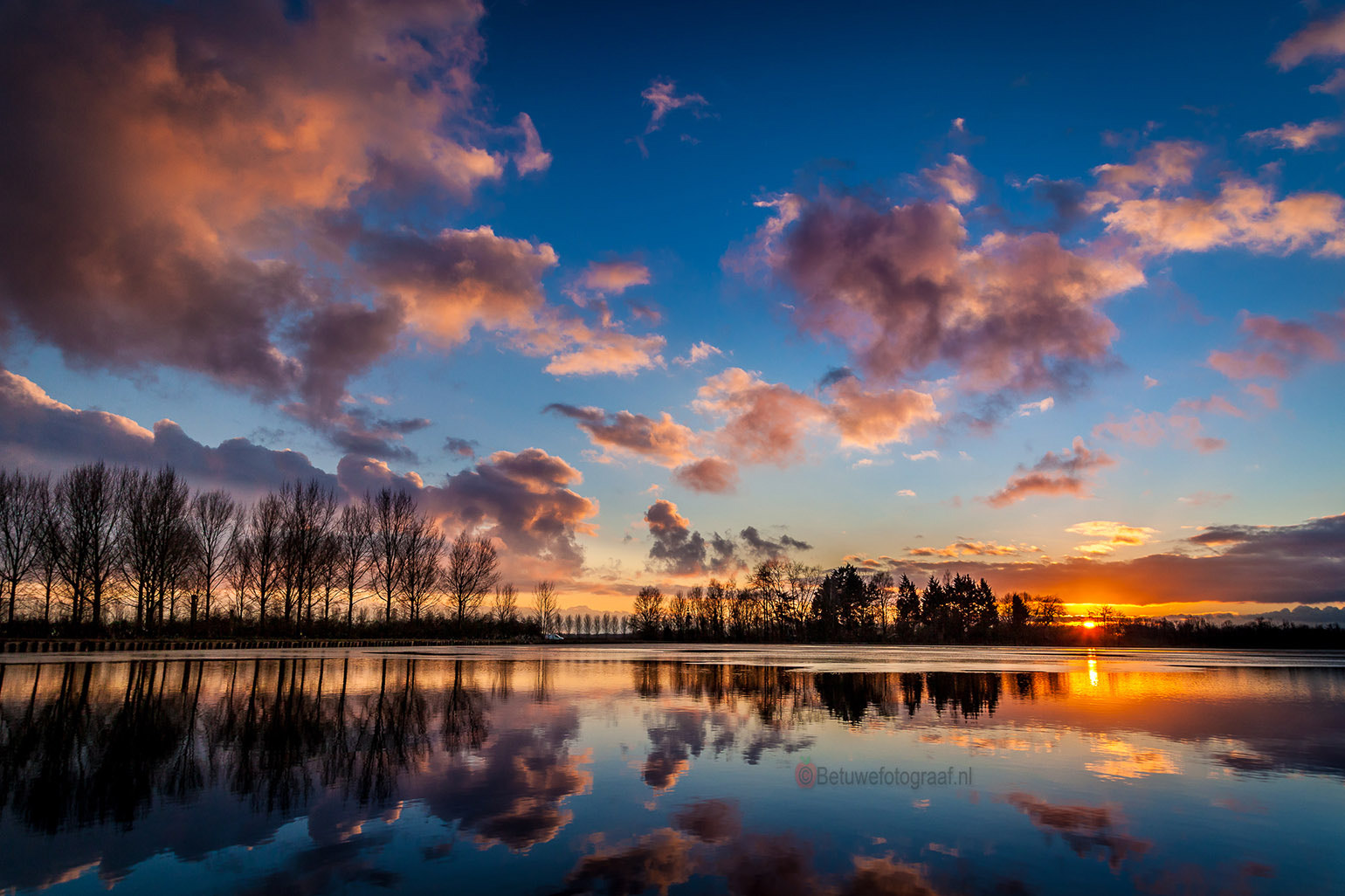 Sigma 24-105mm f/4 DG OS HSM | A sample photo. Reflection of the clouds photography