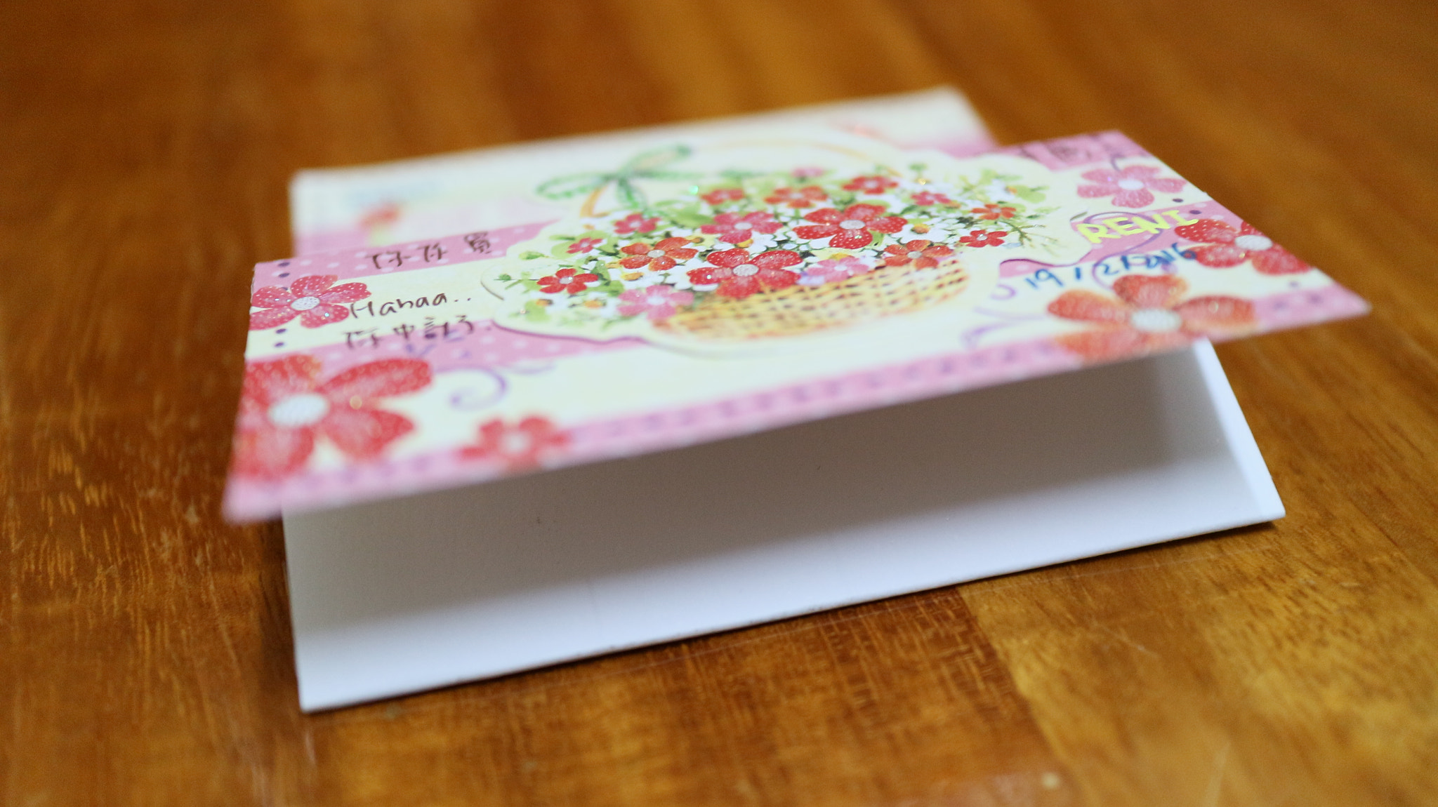Canon EOS M10 + Canon EF-M 22mm F2 STM sample photo. The card of love photography