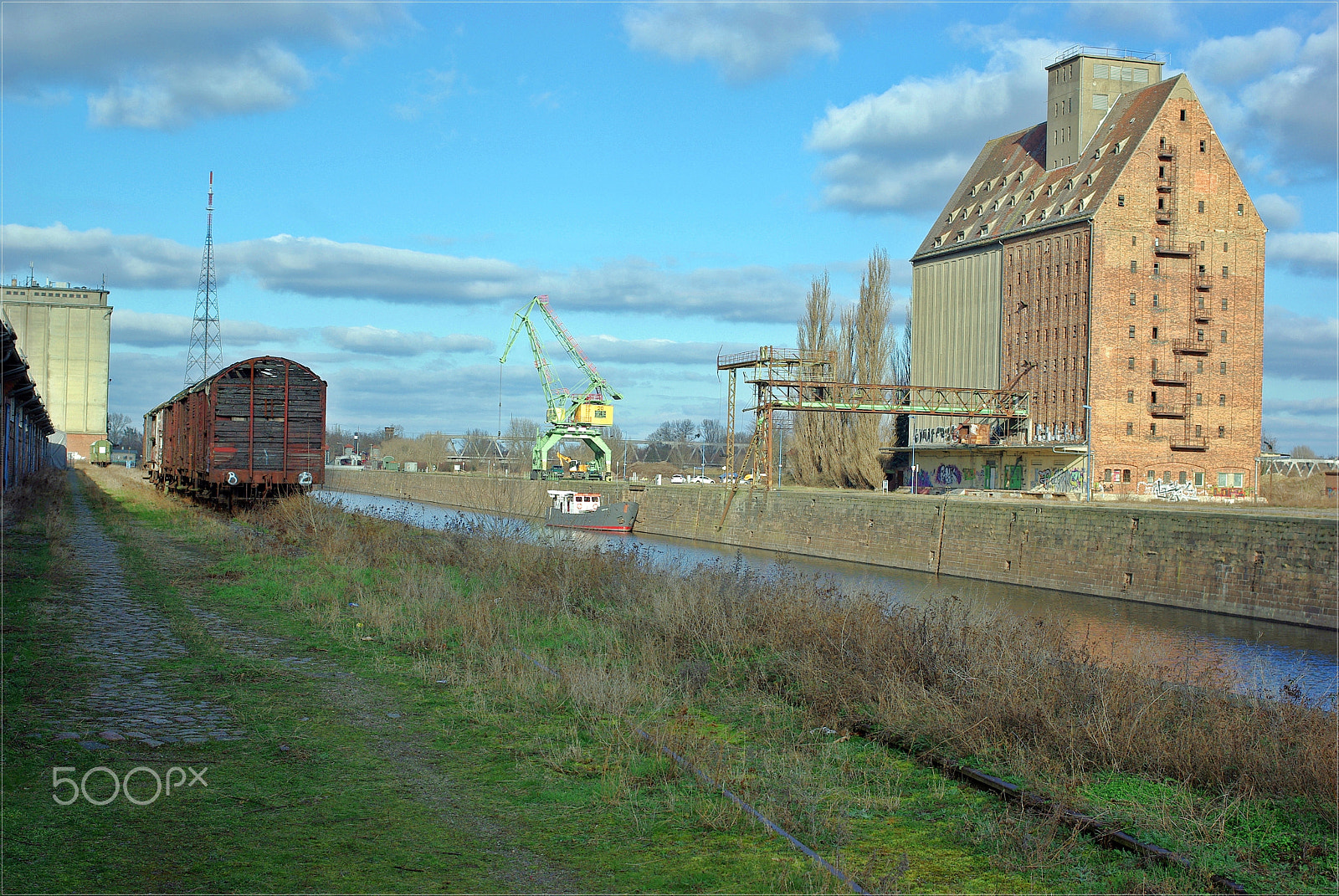 Pentax K200D + Pentax smc DA 35mm F2.4 AL sample photo. Harbour in magdeburg photography