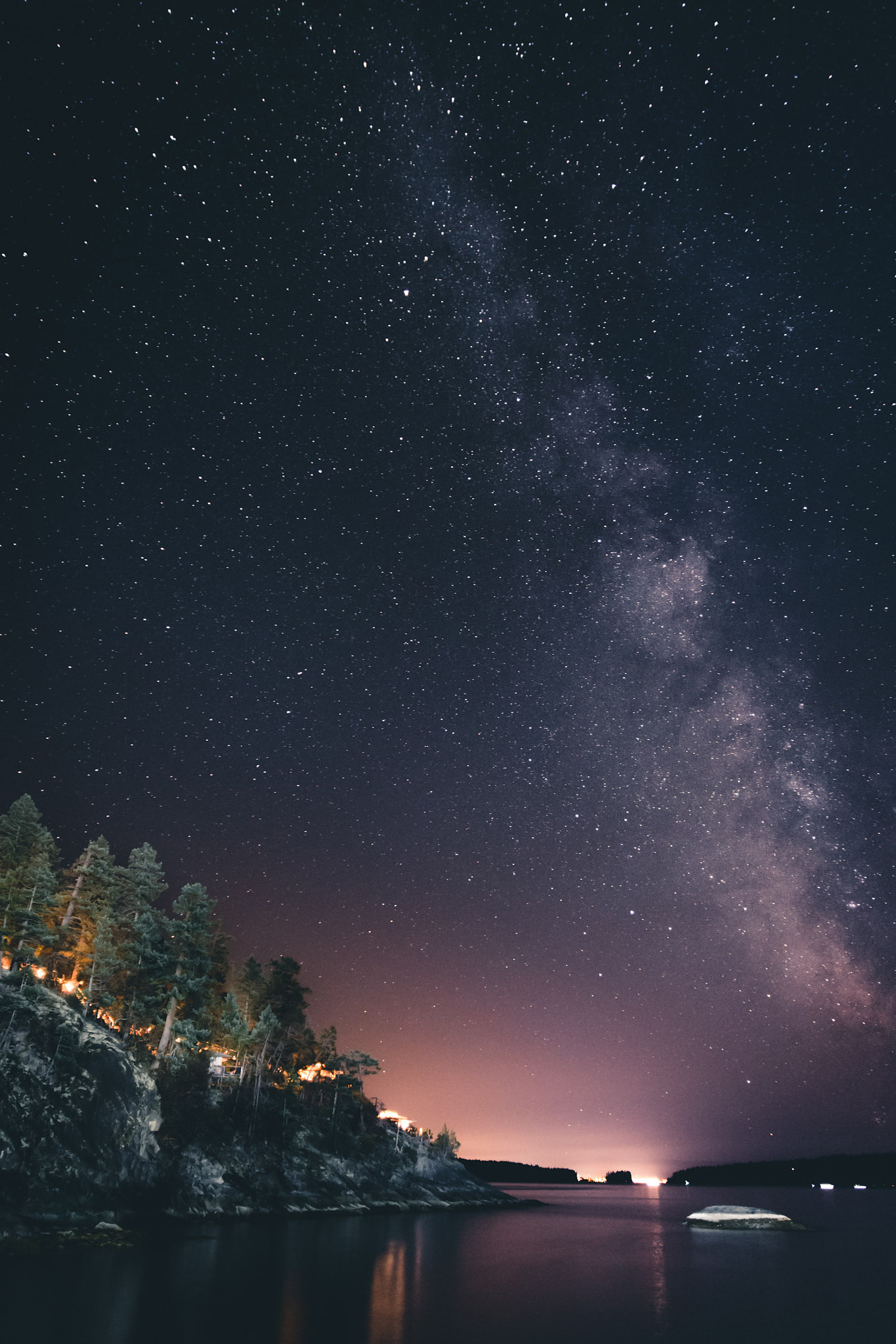 Sigma 17-70mm F2.8-4 DC Macro OS HSM | C sample photo. Dark night photography