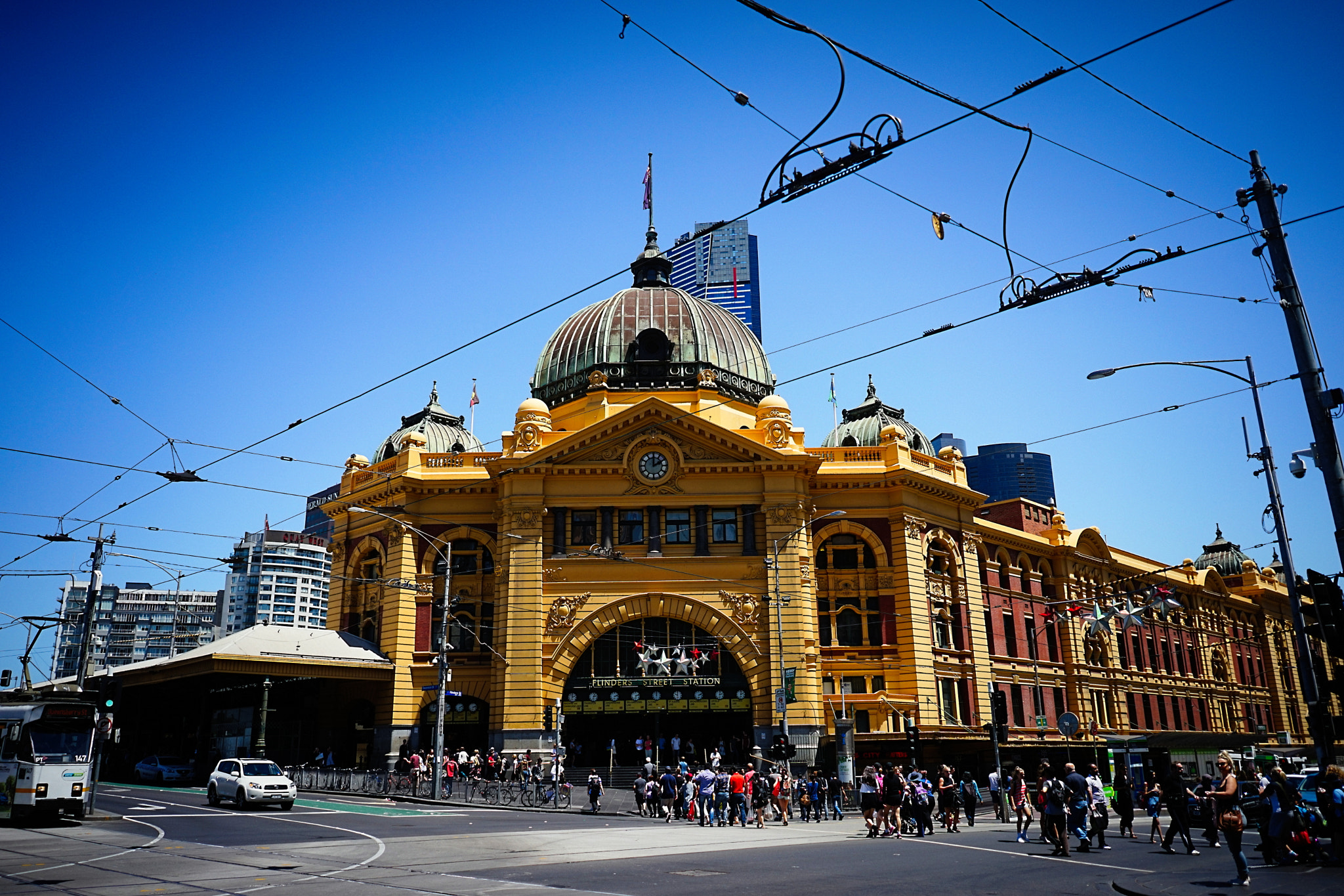 Sony a7 + Sony FE 28mm F2 sample photo. Flinders street station photography