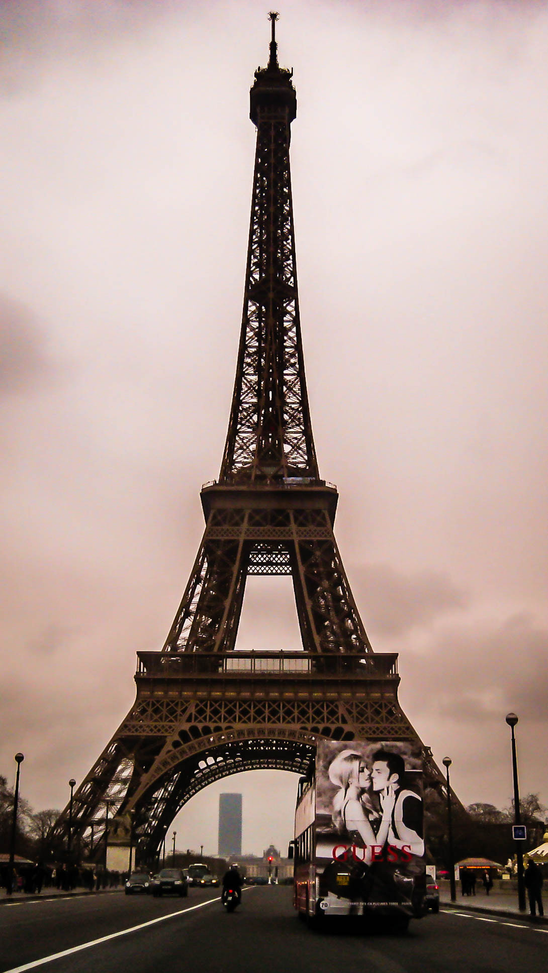 Canon DIGITAL IXUS 850 IS sample photo. Love under la tour eiffel photography