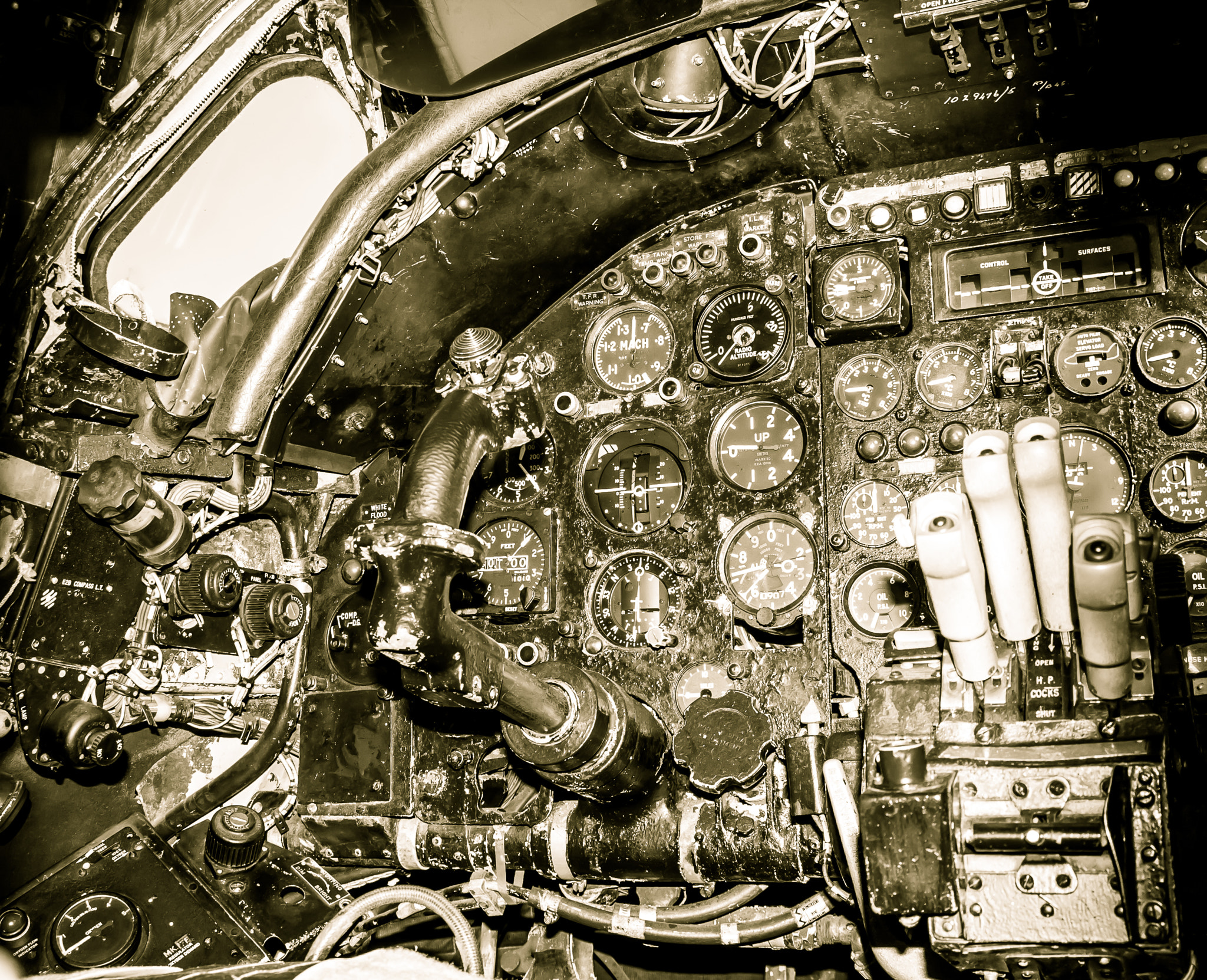 Canon EF-S 18-135mm F3.5-5.6 IS STM sample photo. Avro vulcan cockpit photography