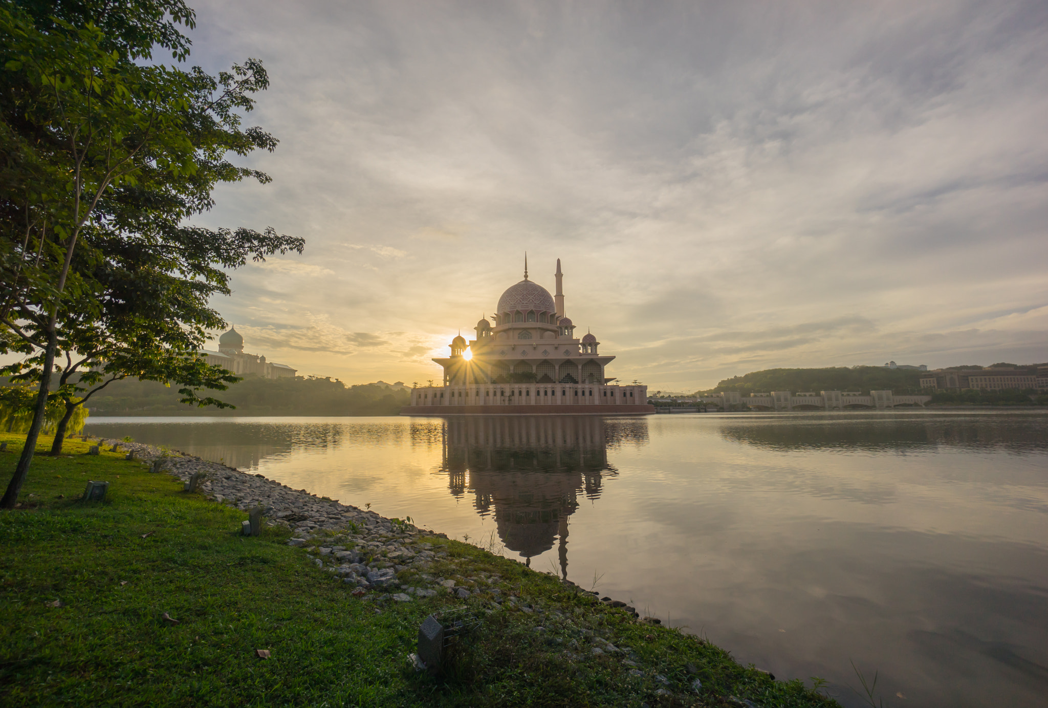 Sony a7R + Sony E 10-18mm F4 OSS sample photo. Sunburst through a mosque photography